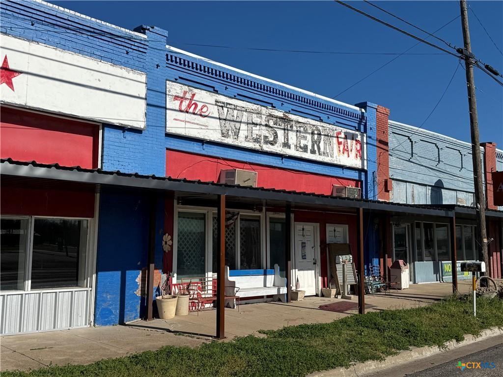 204 E Gassaway Ave, Lott, TX 76656