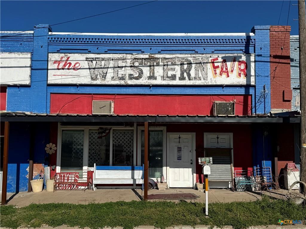 204 E Gassaway Ave, Lott, TX 76656