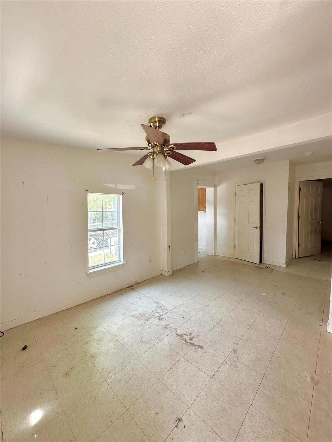 820 Chihuahua St, Lockhart, TX 78644