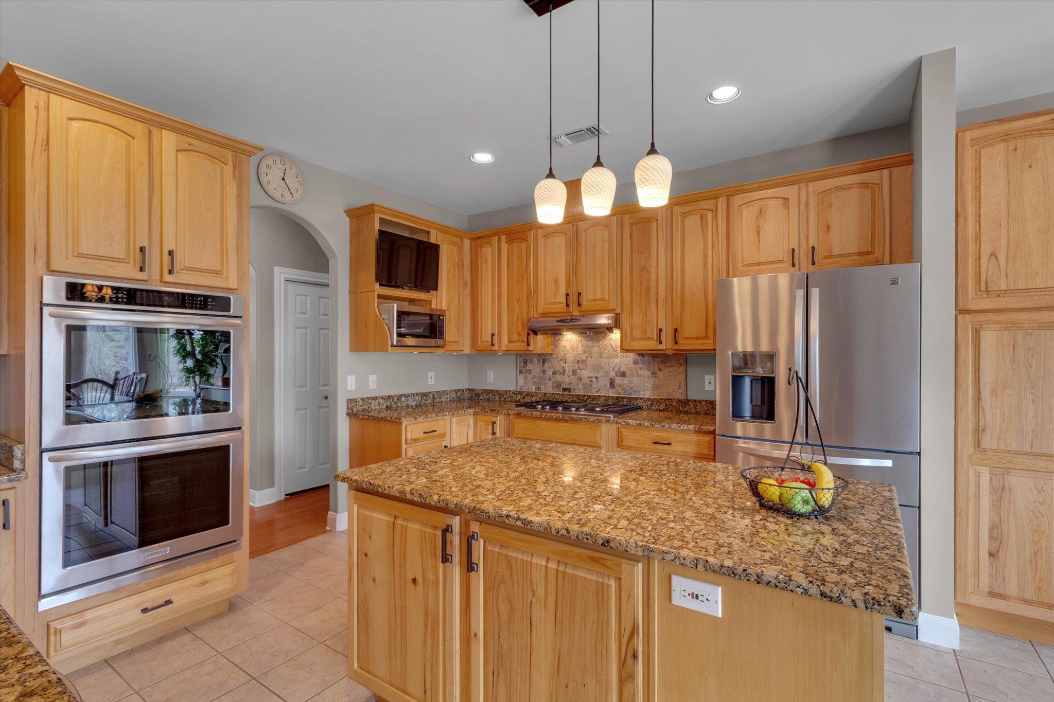 2235 Summit Ridge Dr, San Marcos, TX 78666