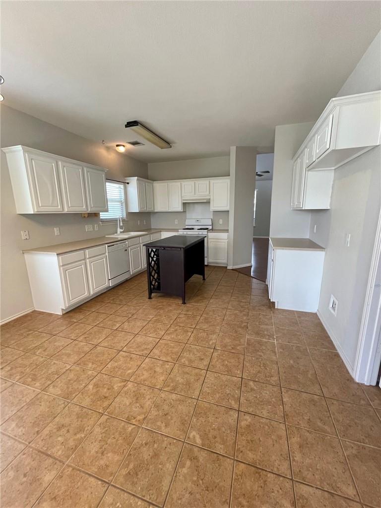 161 Strawn, Kyle, TX 78640