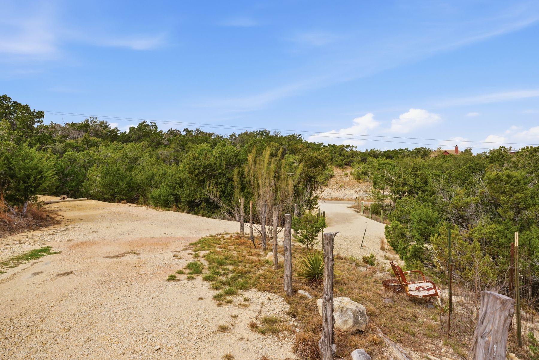 530 Pioneer Trl, Dripping Springs, TX 78620