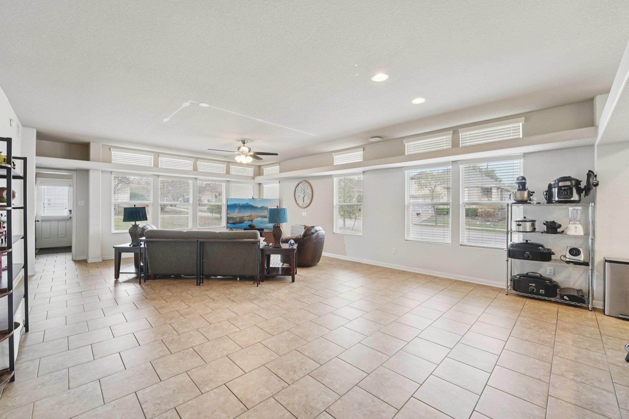 1048 Sanders, Kyle, TX 78640