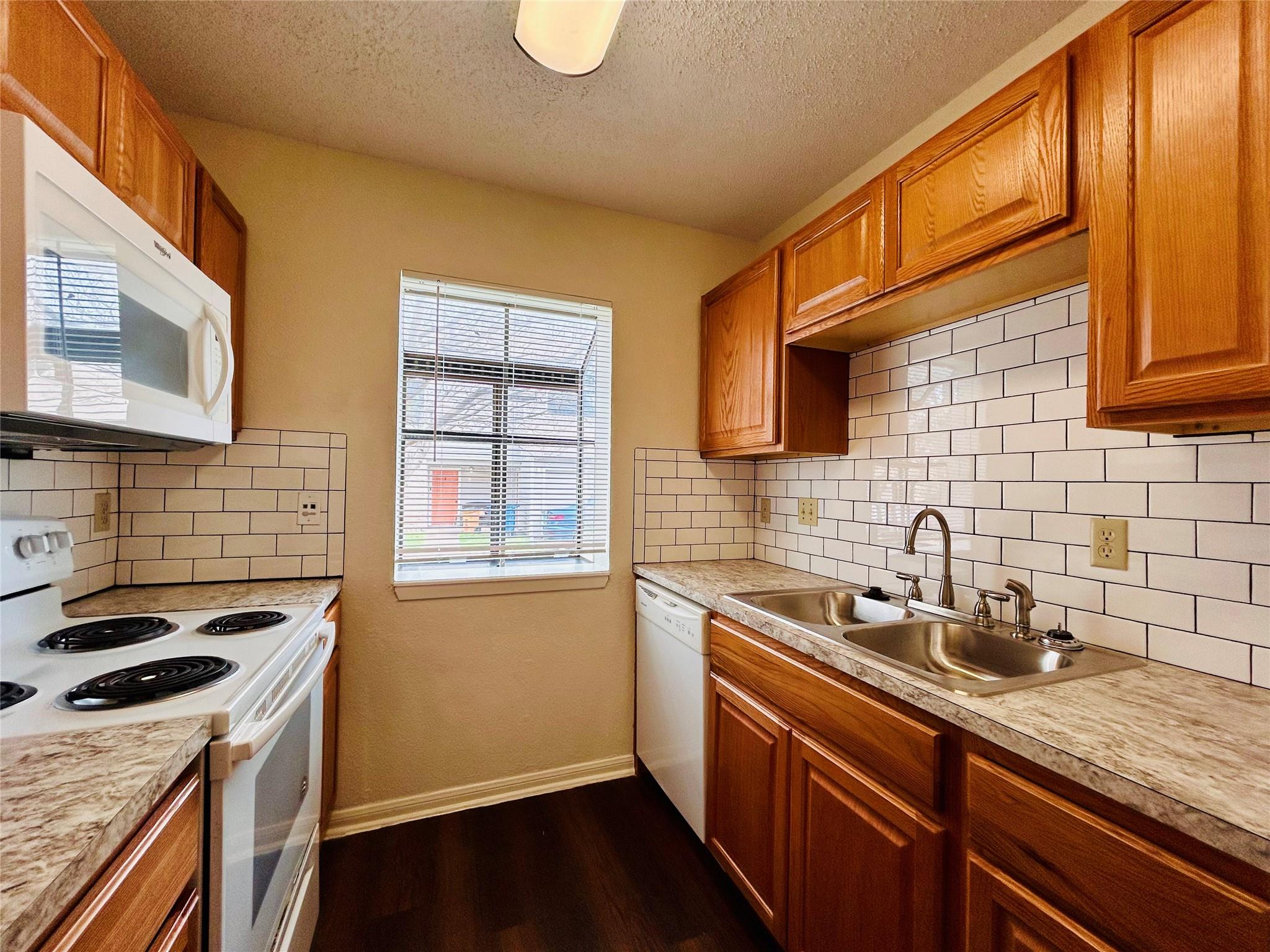 8902 Schick Rd # B, Austin, TX 78729