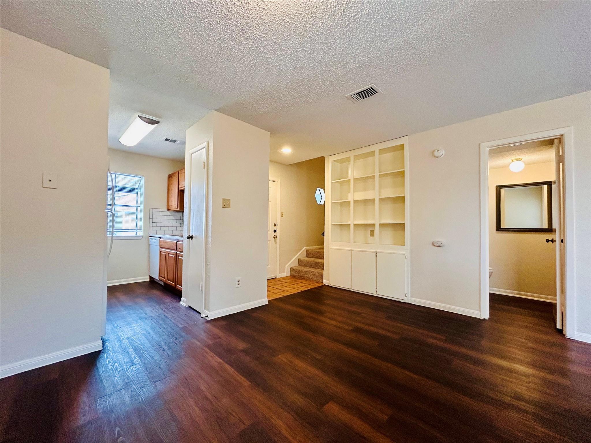 8902 Schick Rd # B, Austin, TX 78729