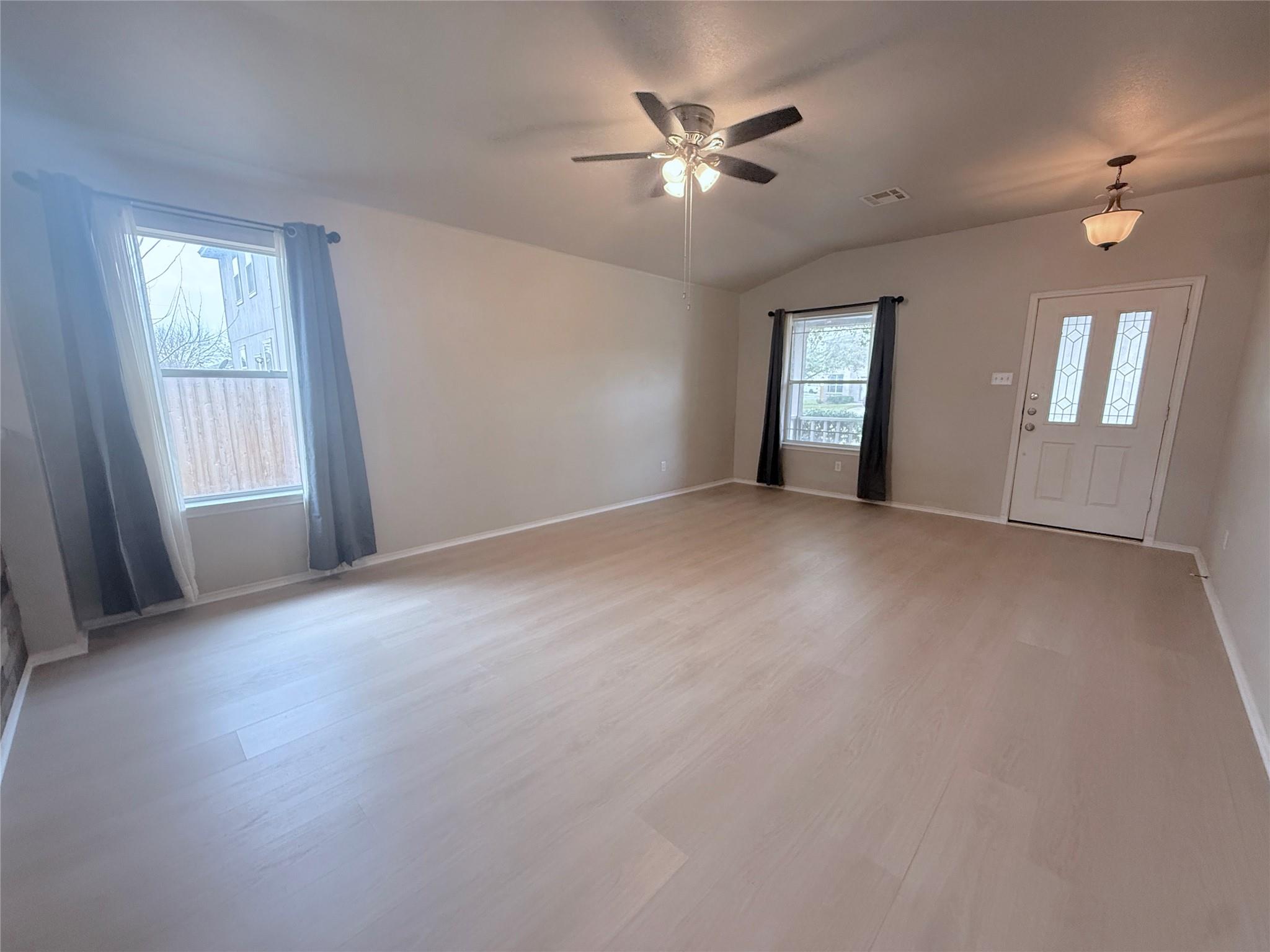 102 Wren Cv, Hutto, TX 78634