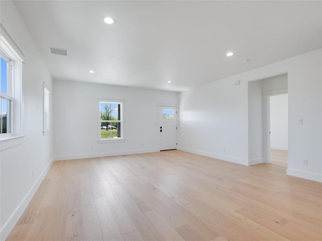 416 Stagecoach Trl, San Marcos, TX 78666