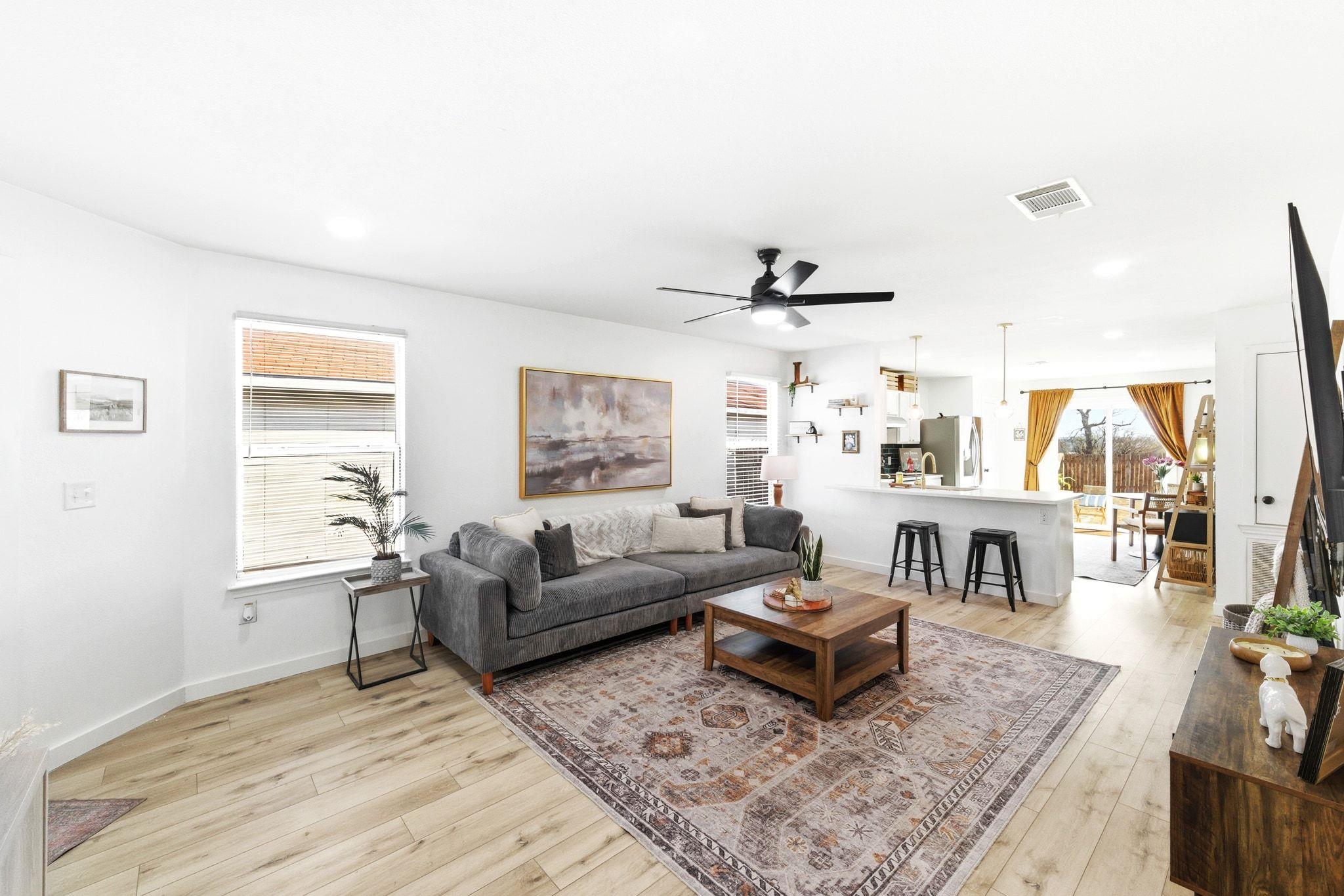 5905 Los Dios Pl, Del Valle, TX 78617