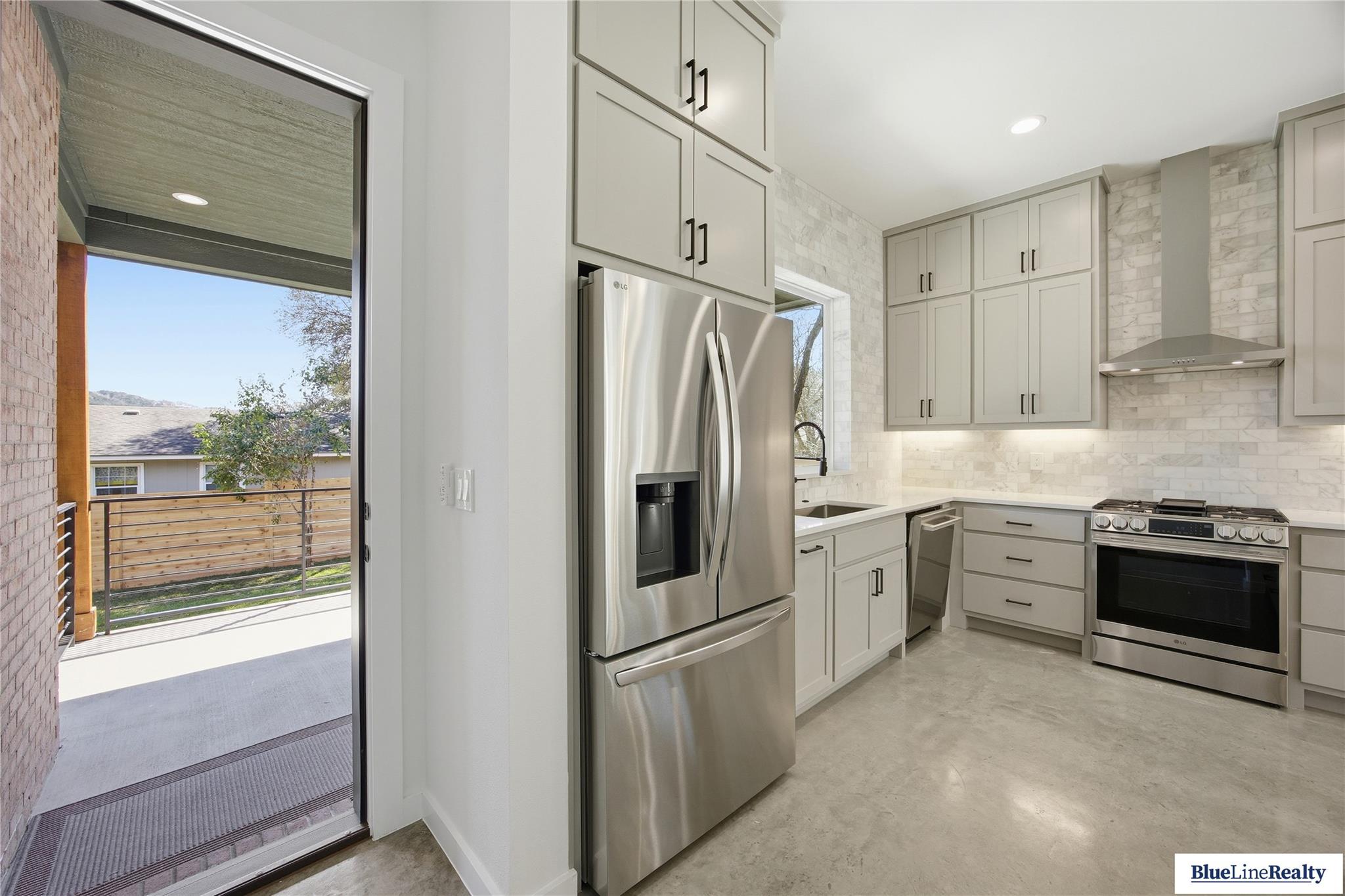 18305 Lake Oaks Dr, Jonestown, TX 78645