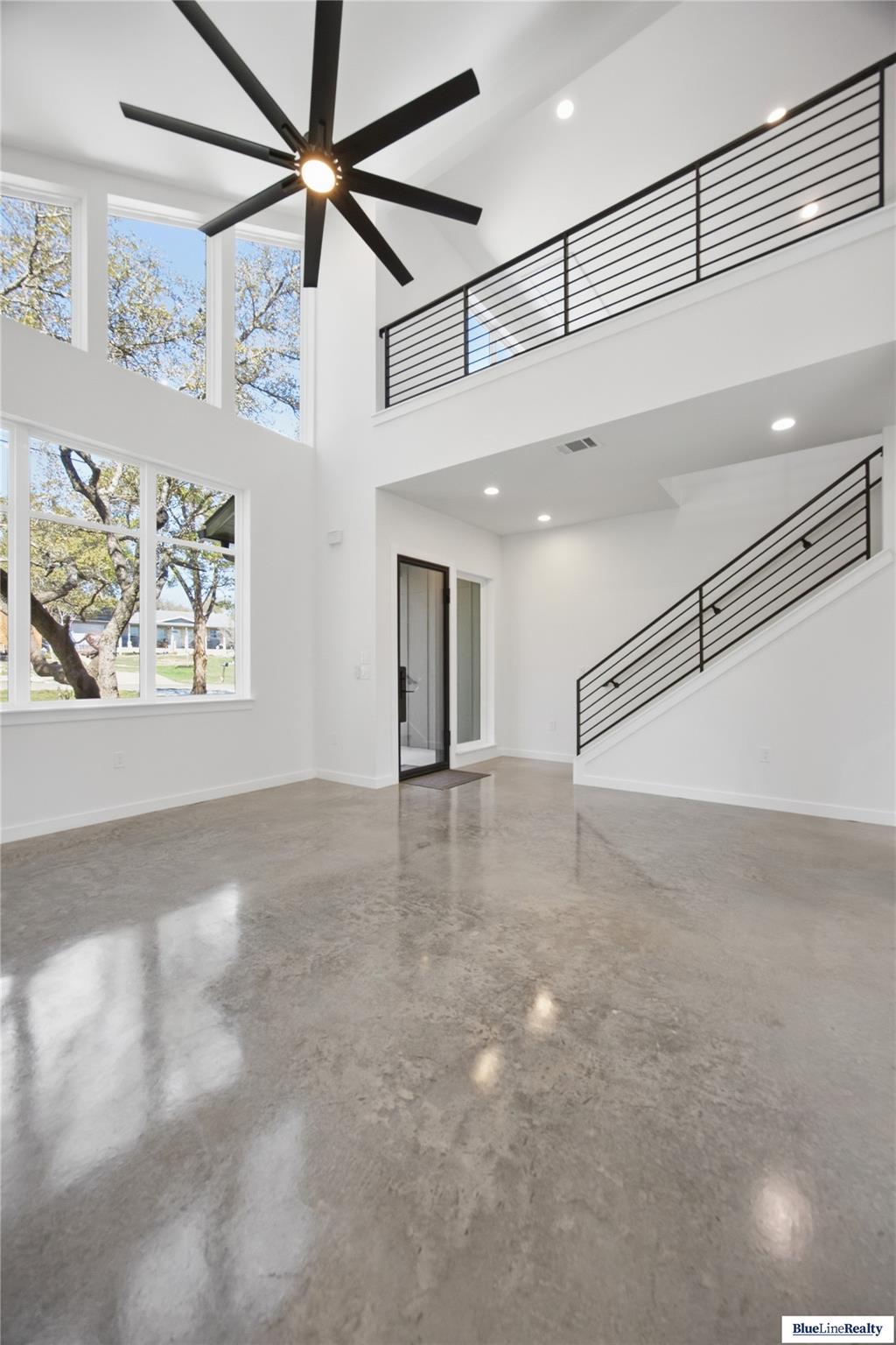 18305 Lake Oaks Dr, Jonestown, TX 78645