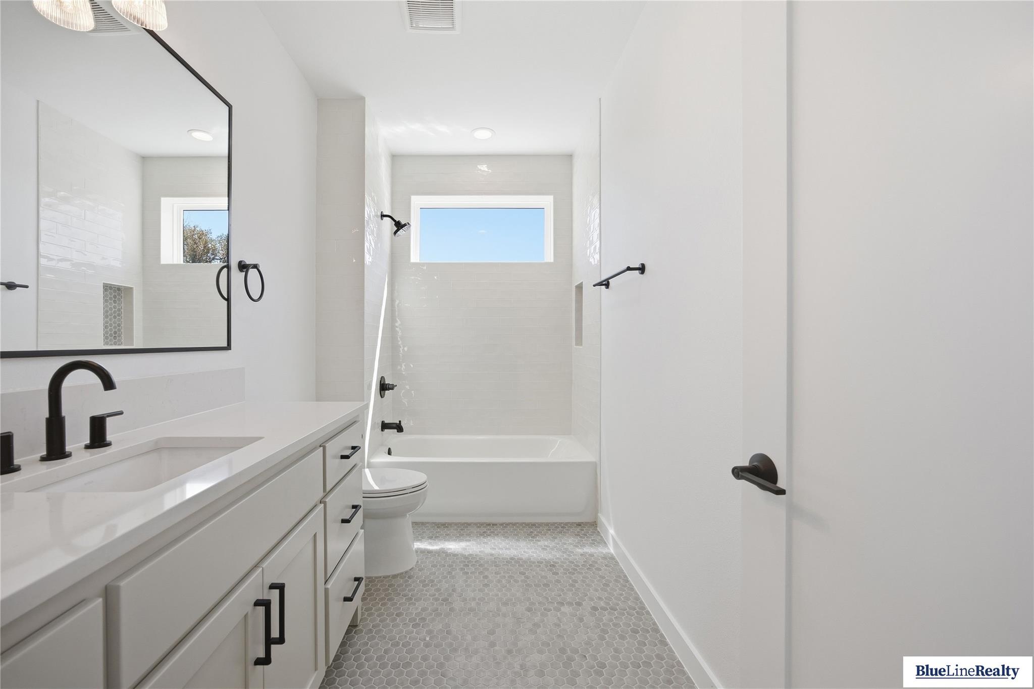 18305 Lake Oaks Dr, Jonestown, TX 78645