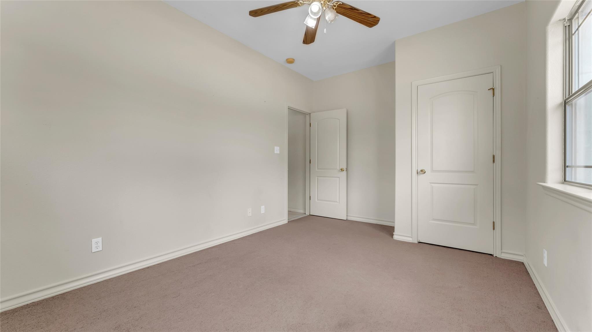 122 Eagle Point Dr, Kingsland, TX 78639