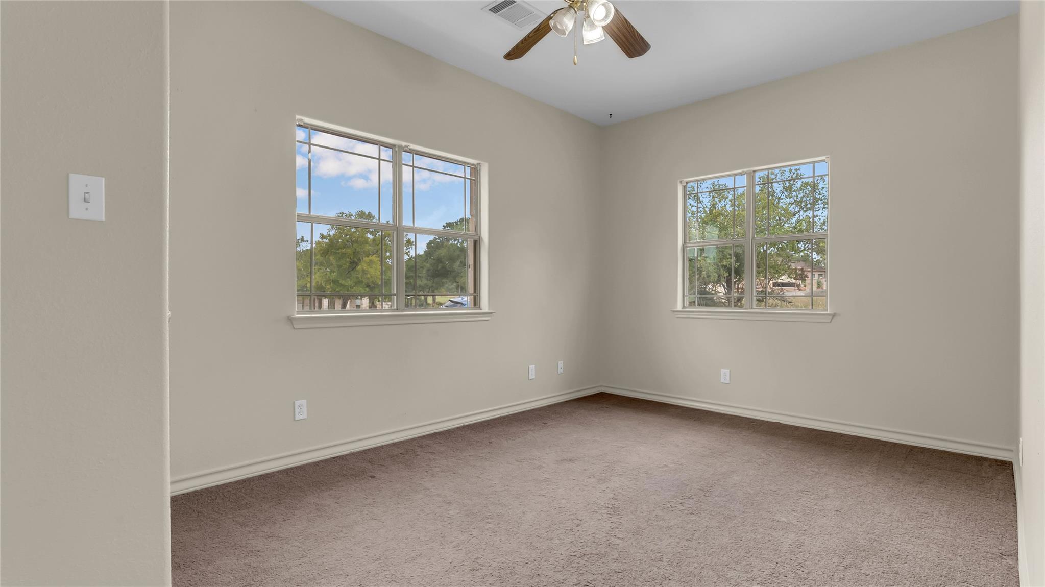 122 Eagle Point Dr, Kingsland, TX 78639