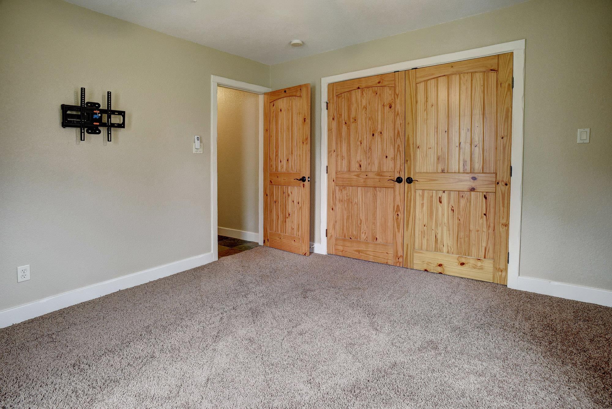 169 Palo Duro Dr, Cedar Creek, TX 78612