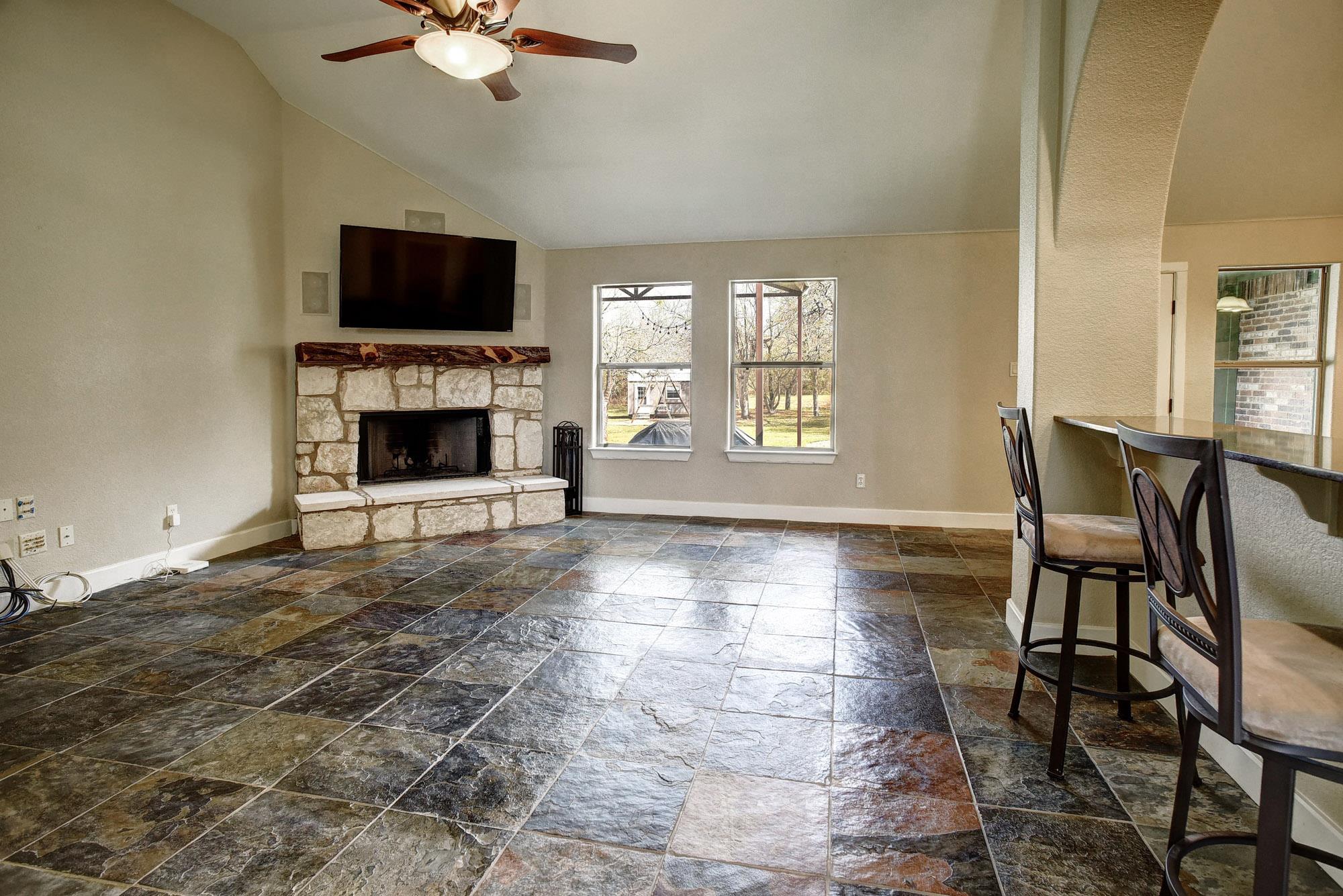 169 Palo Duro Dr, Cedar Creek, TX 78612