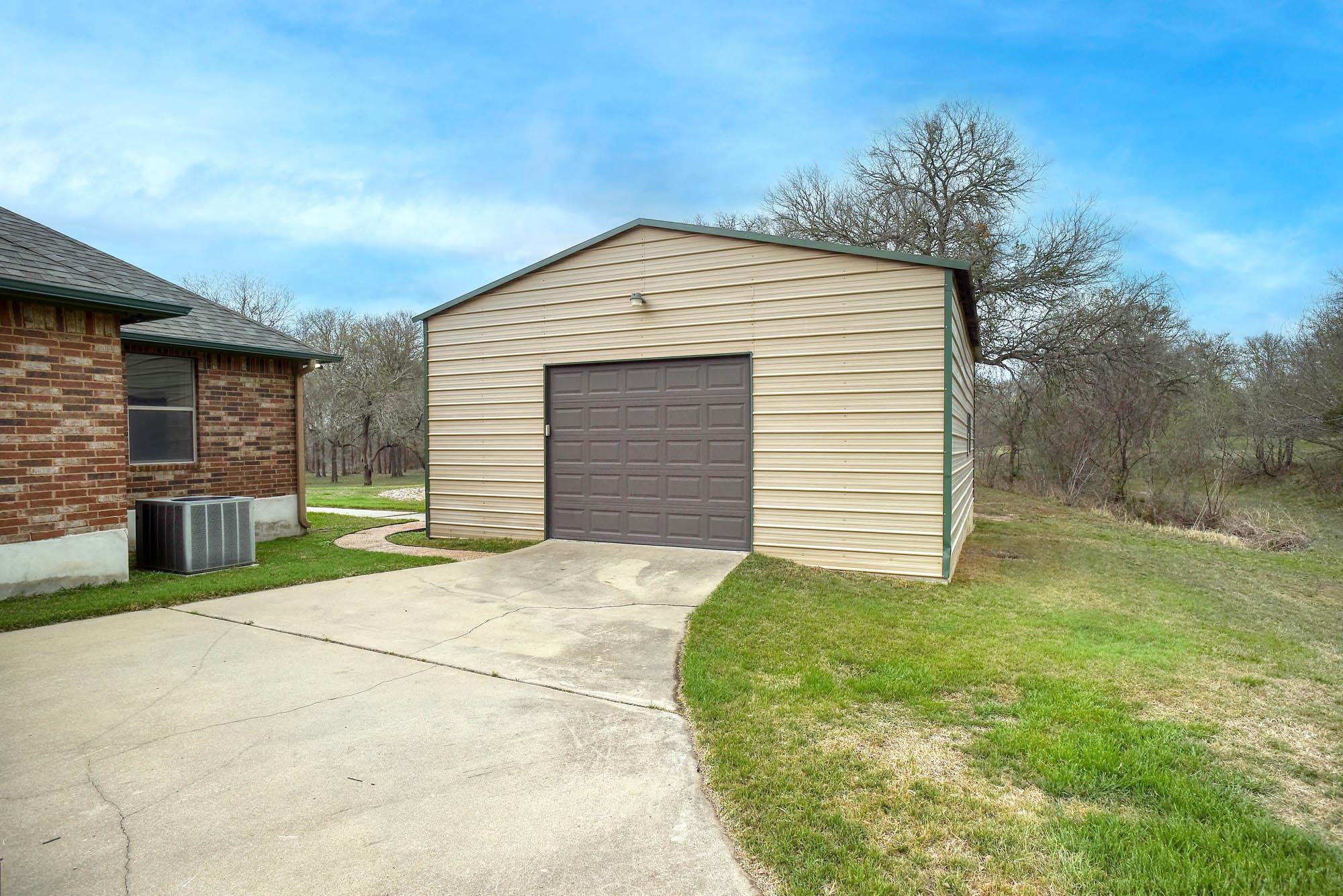169 Palo Duro Dr, Cedar Creek, TX 78612