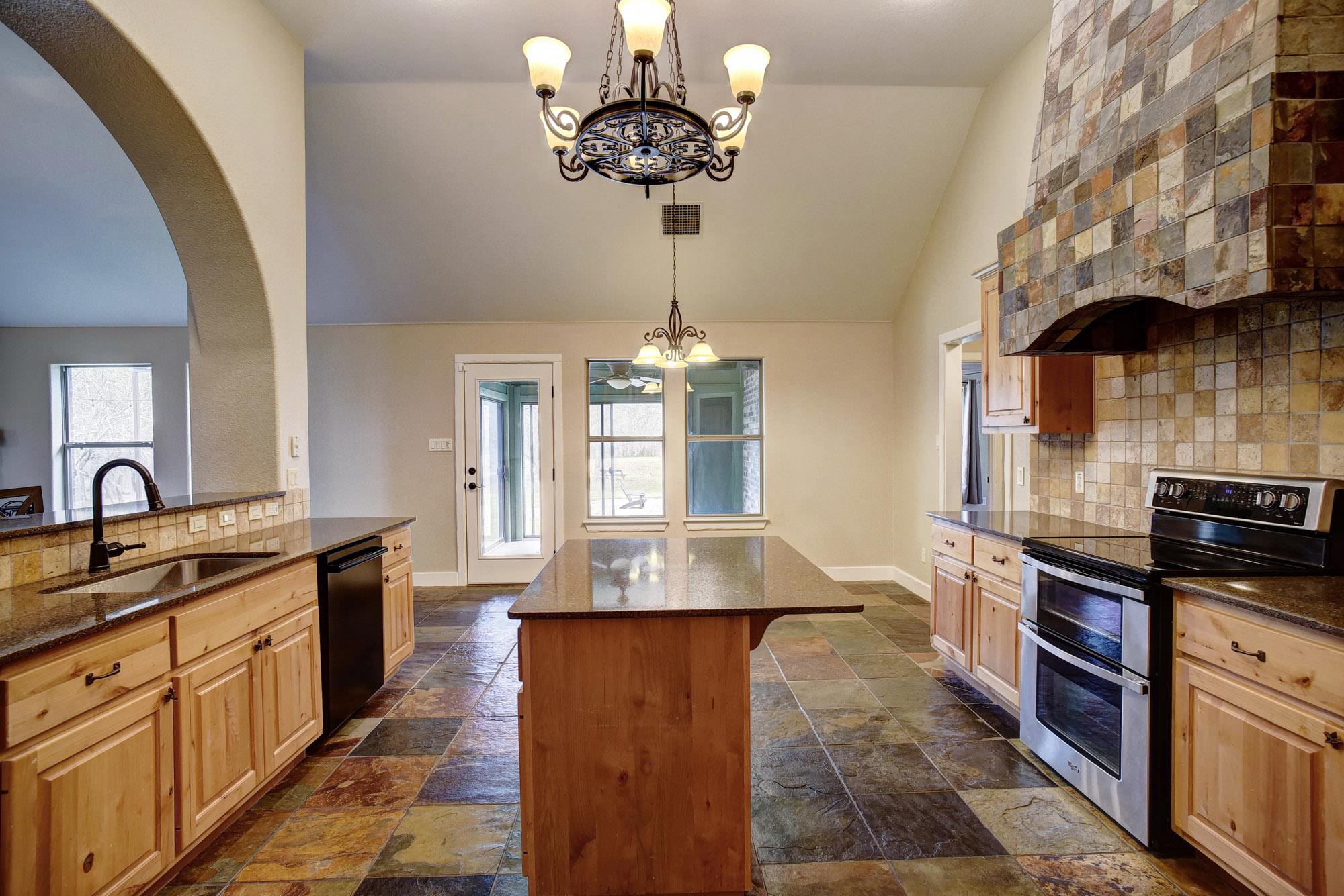 169 Palo Duro Dr, Cedar Creek, TX 78612