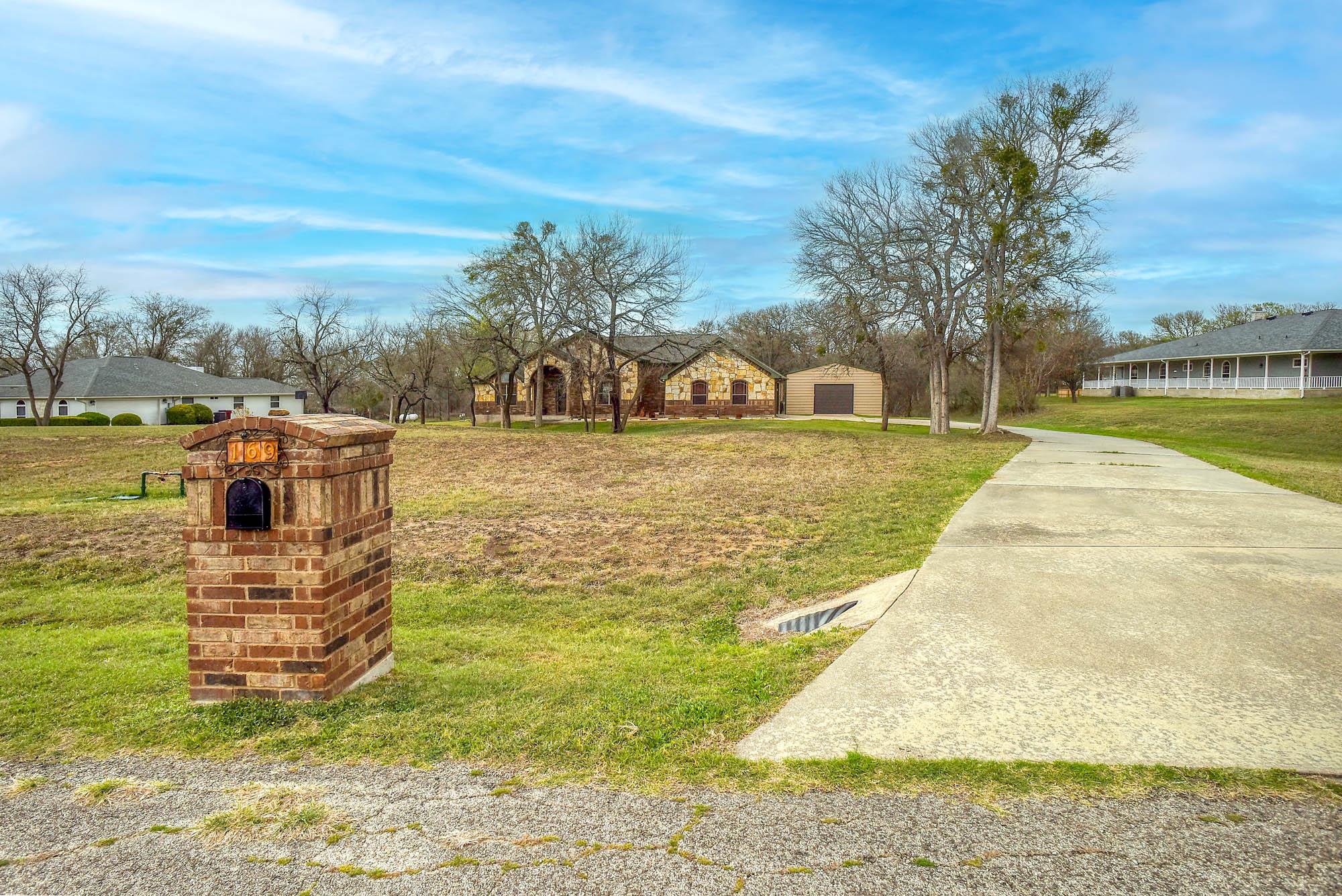 169 Palo Duro Dr, Cedar Creek, TX 78612