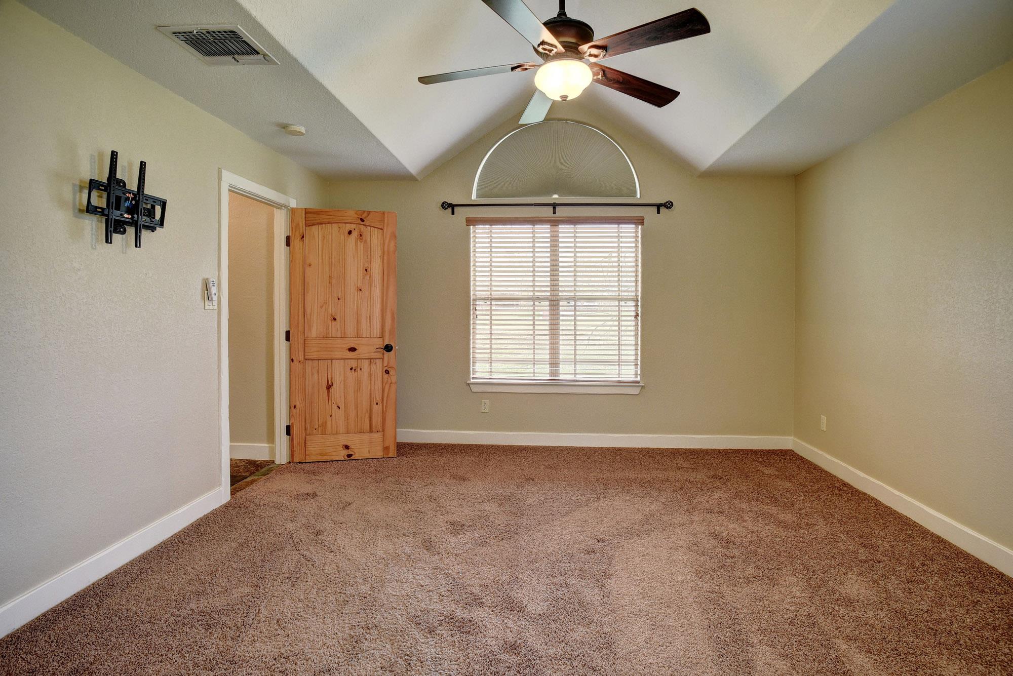 169 Palo Duro Dr, Cedar Creek, TX 78612