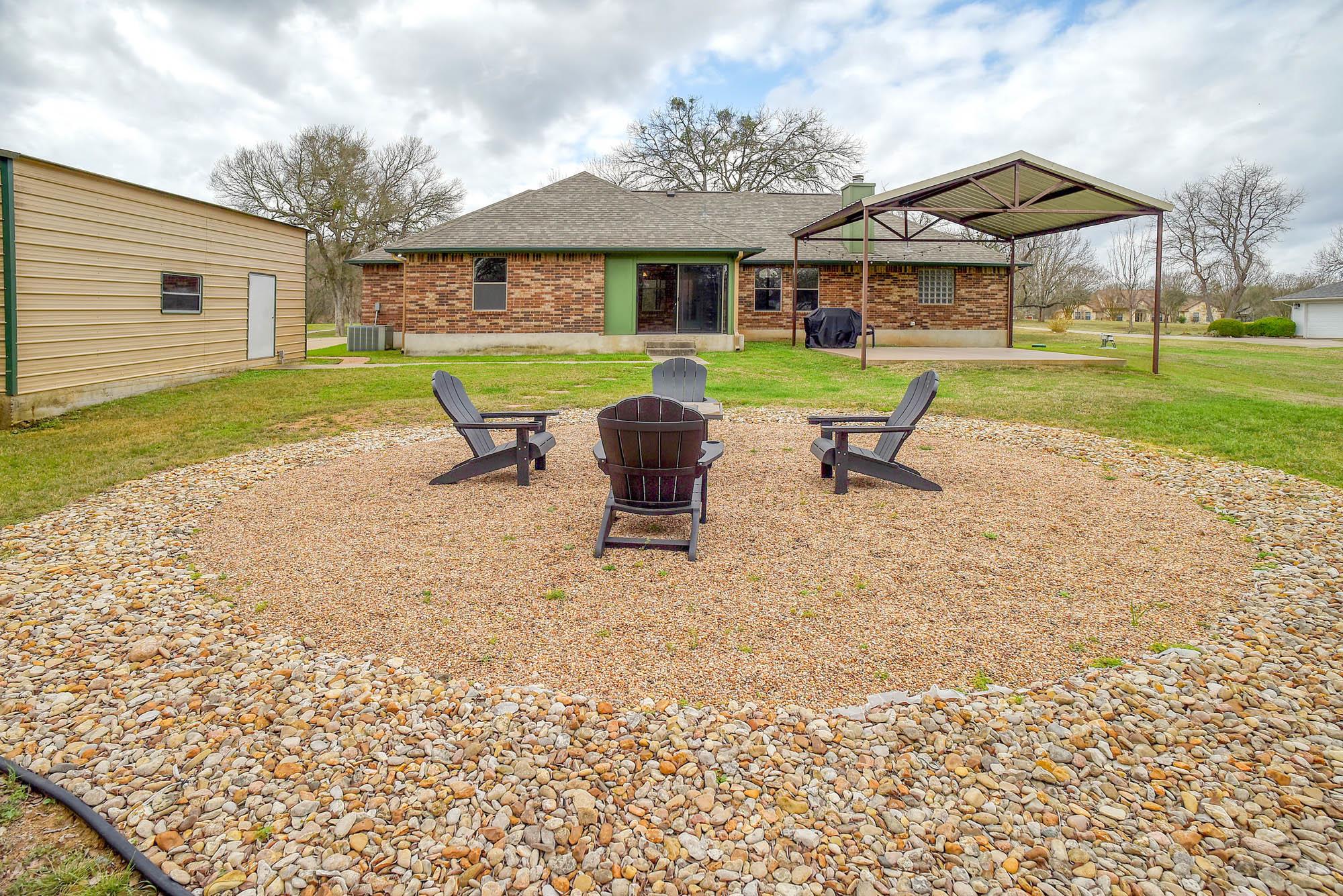 169 Palo Duro Dr, Cedar Creek, TX 78612