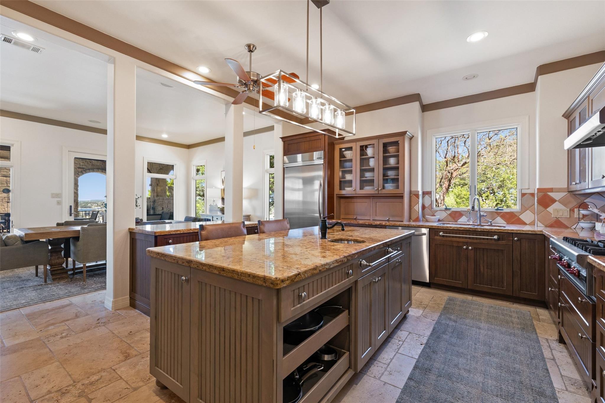 5 Water Front Ave, Lakeway, TX 78734