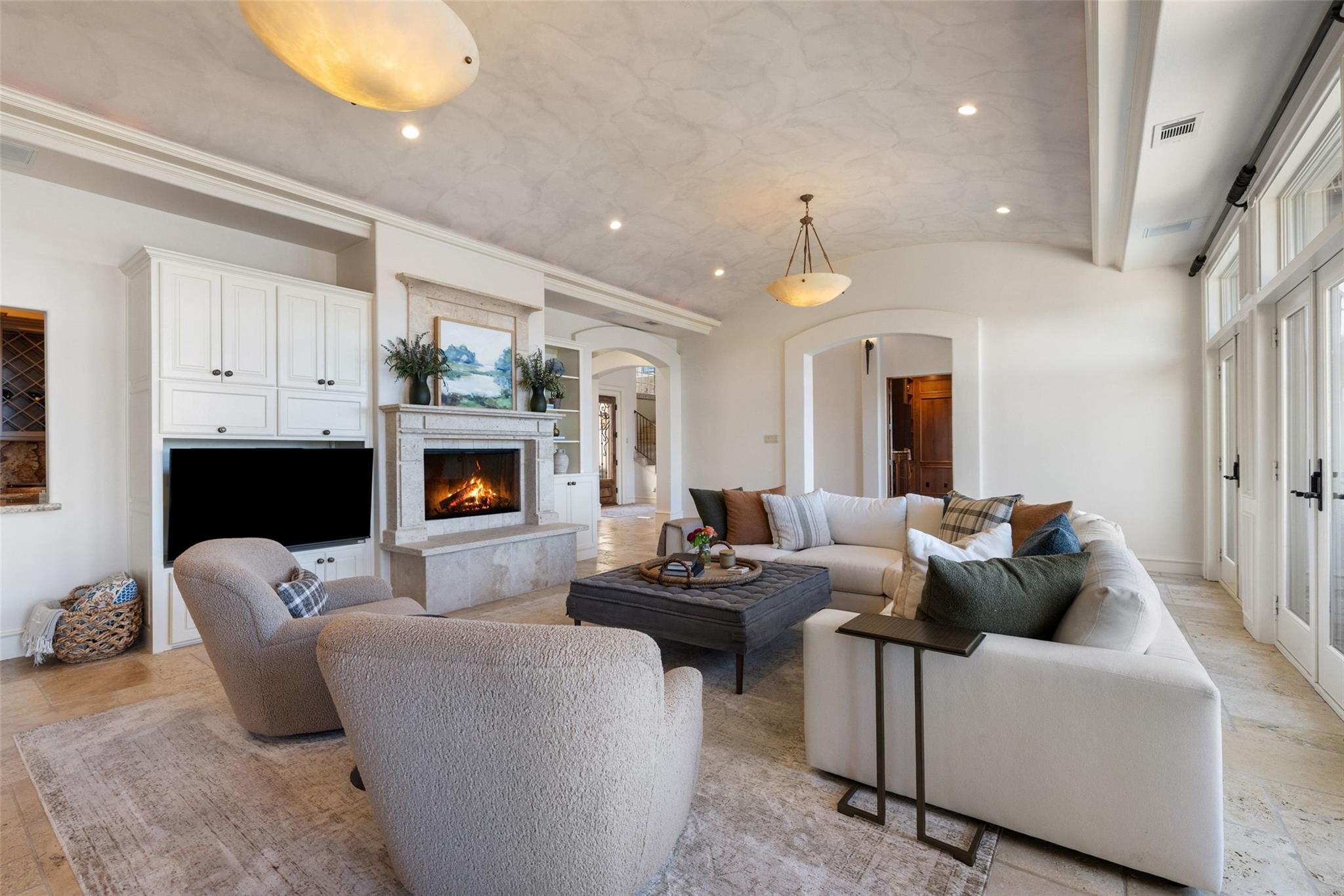 5 Water Front Ave, Lakeway, TX 78734