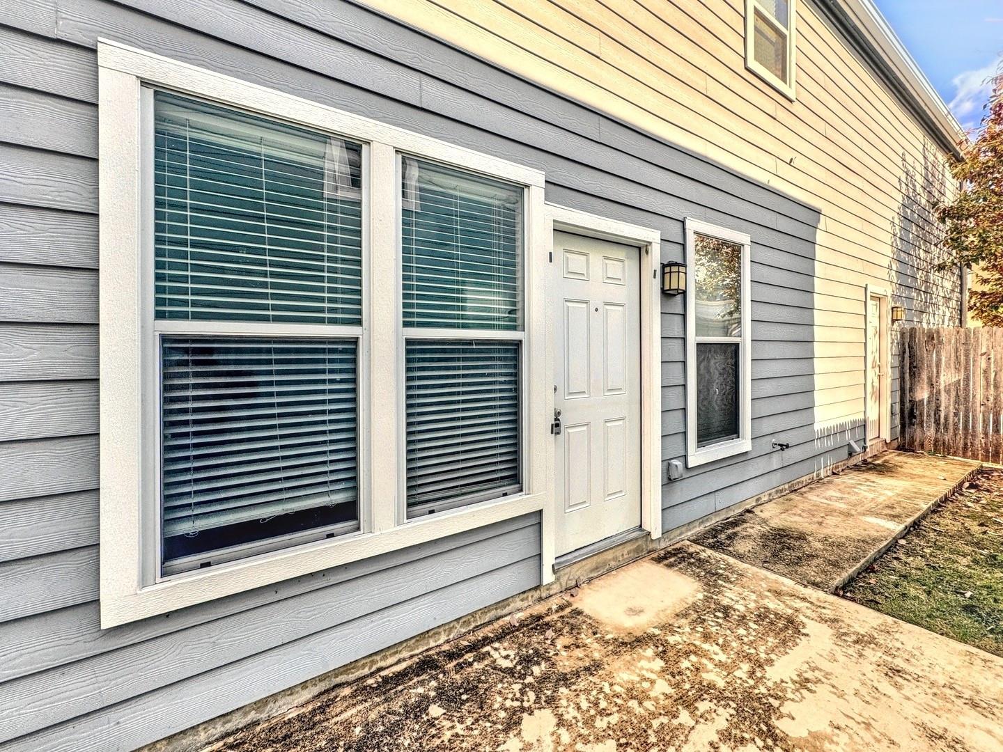 338 trestle tree # C, San Marcos, TX 78666