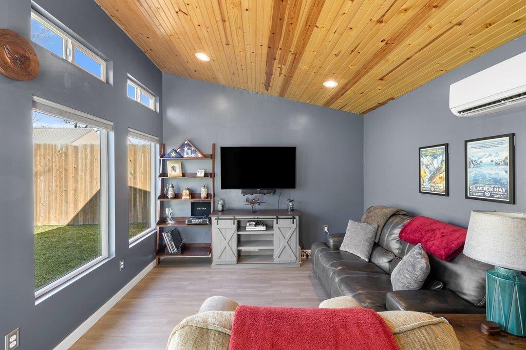 1720 Prather St, Taylor, TX 76574