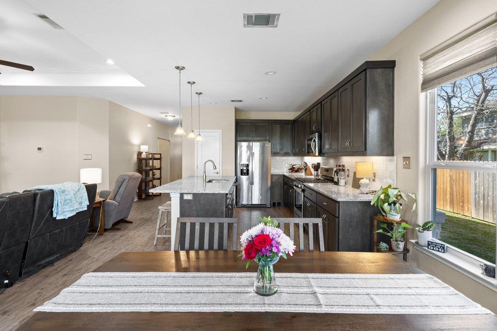 1720 Prather St, Taylor, TX 76574