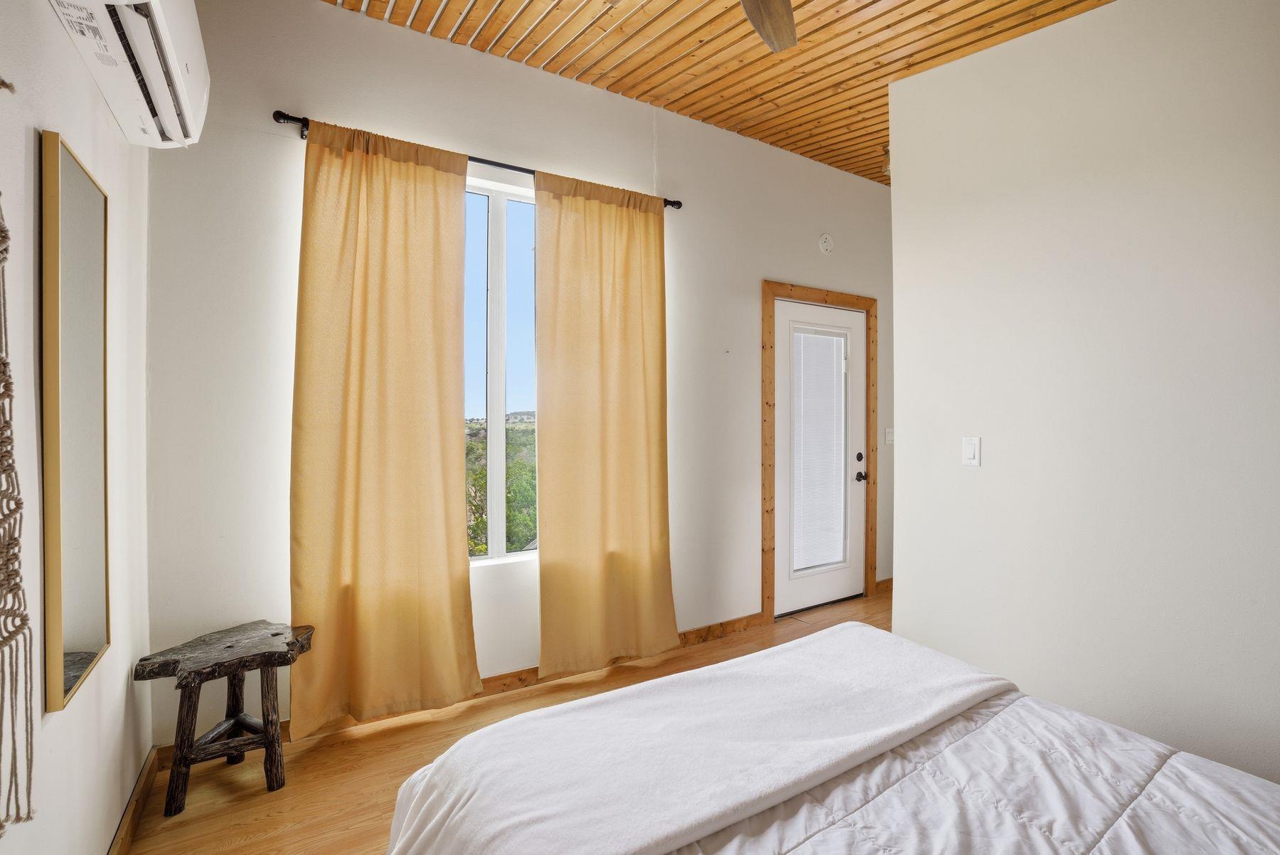 530 Pioneer Trl, Dripping Springs, TX 78620