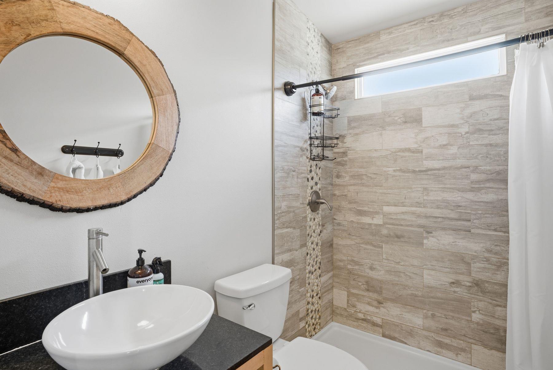 530 Pioneer Trl, Dripping Springs, TX 78620