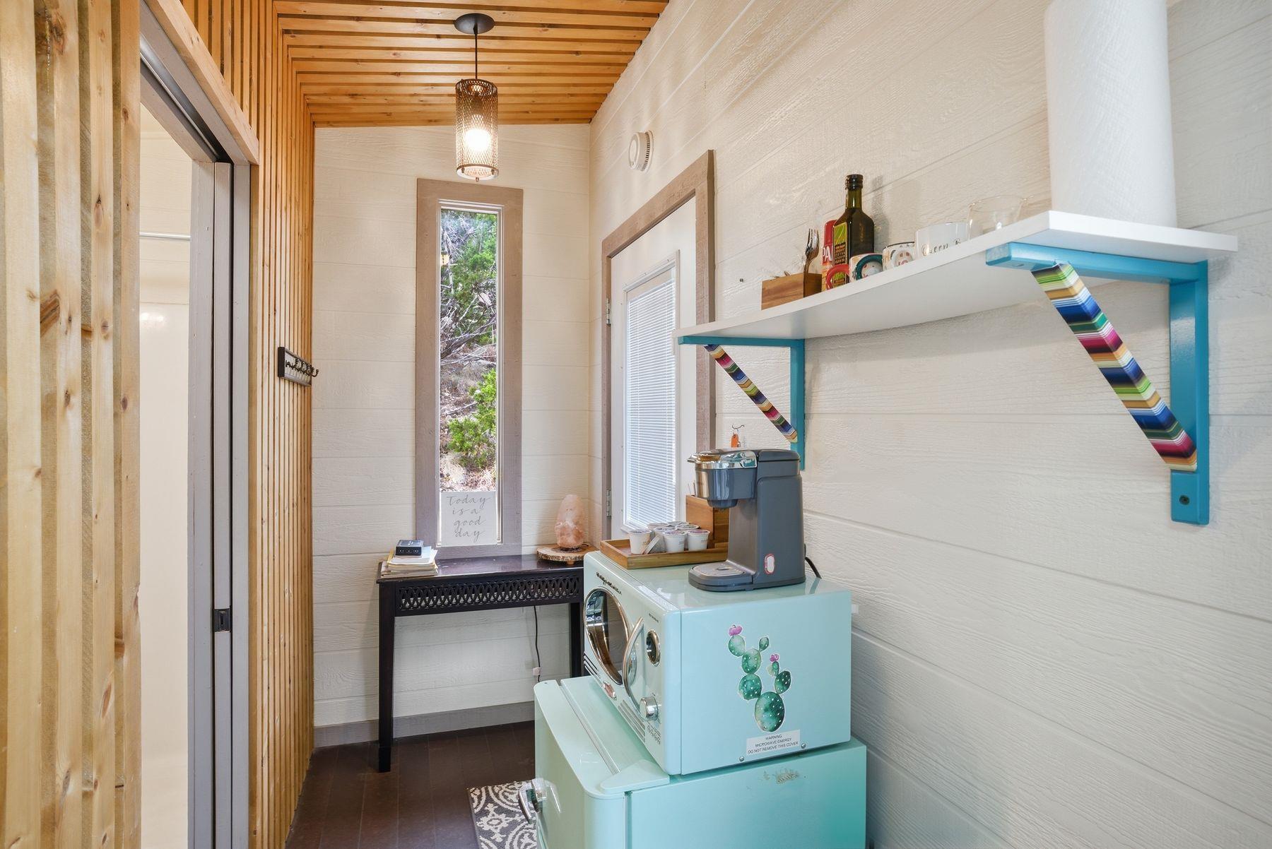 530 Pioneer Trl, Dripping Springs, TX 78620