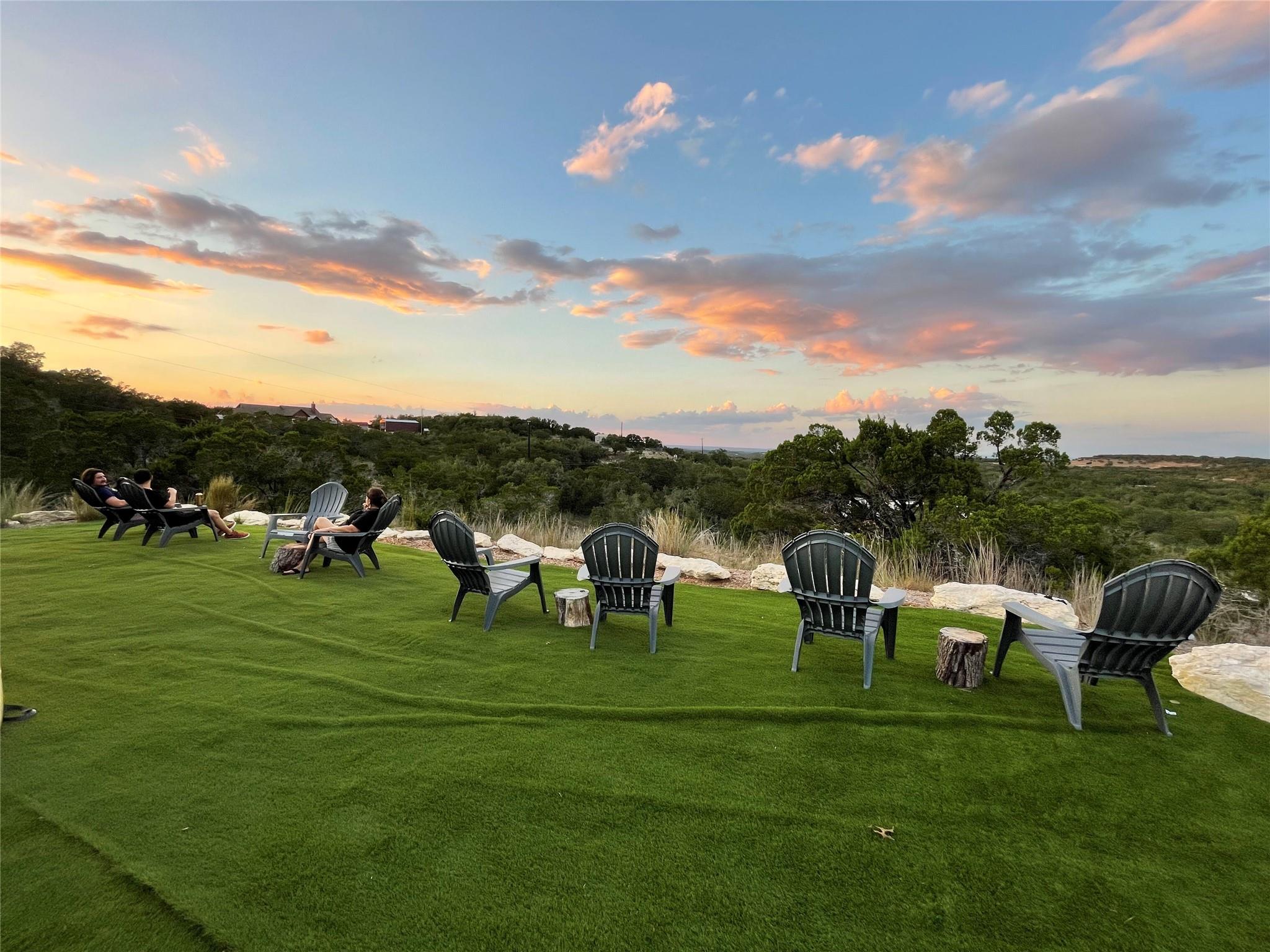 530 Pioneer Trl, Dripping Springs, TX 78620