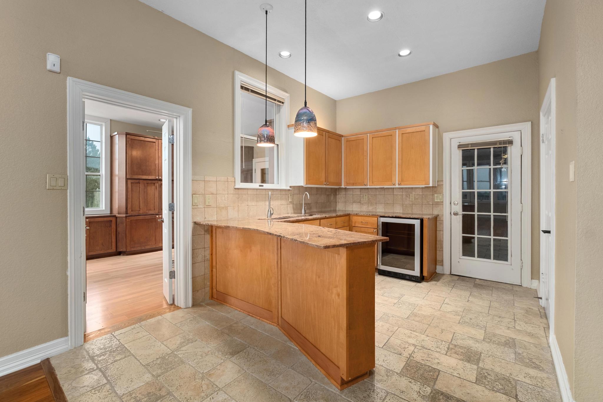 104 S Weston Ln, Austin, TX 78733