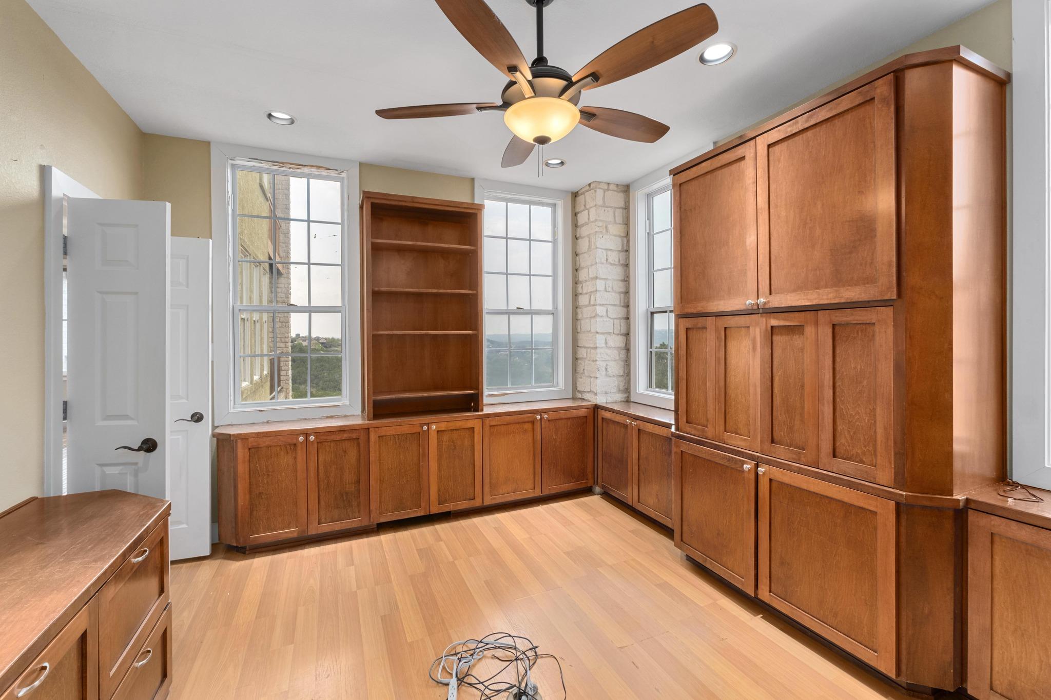 104 S Weston Ln, Austin, TX 78733