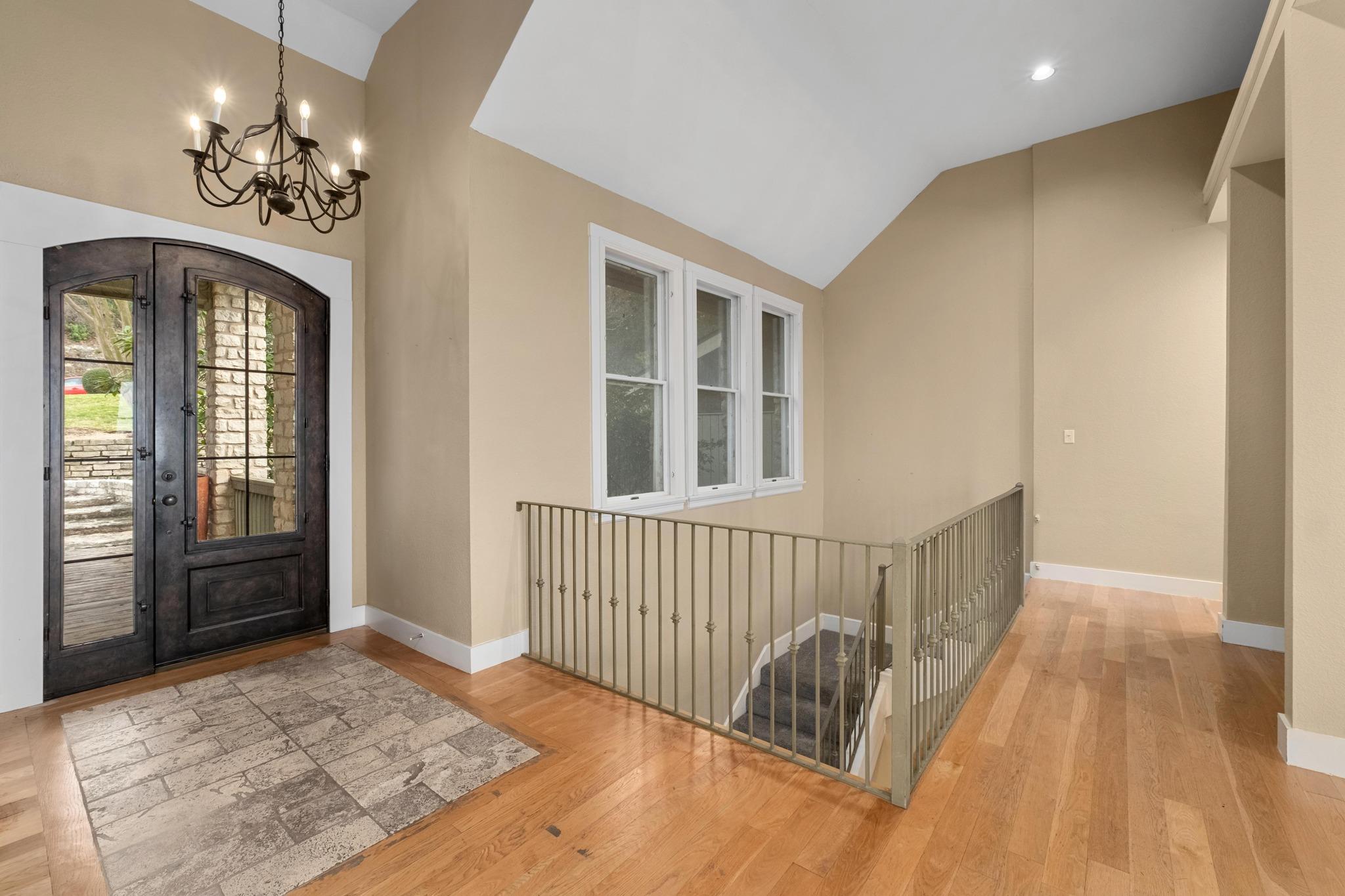 104 S Weston Ln, Austin, TX 78733