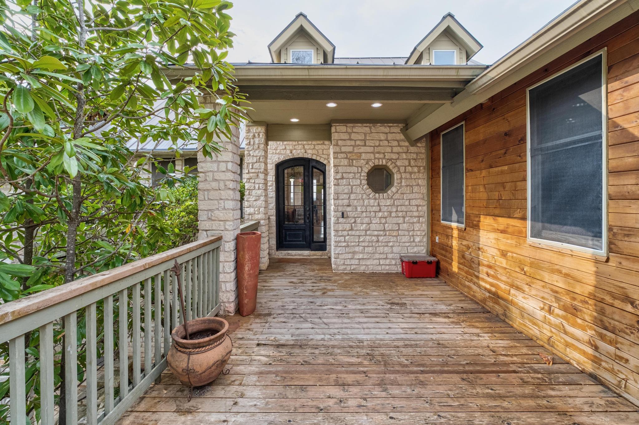 104 S Weston Ln, Austin, TX 78733