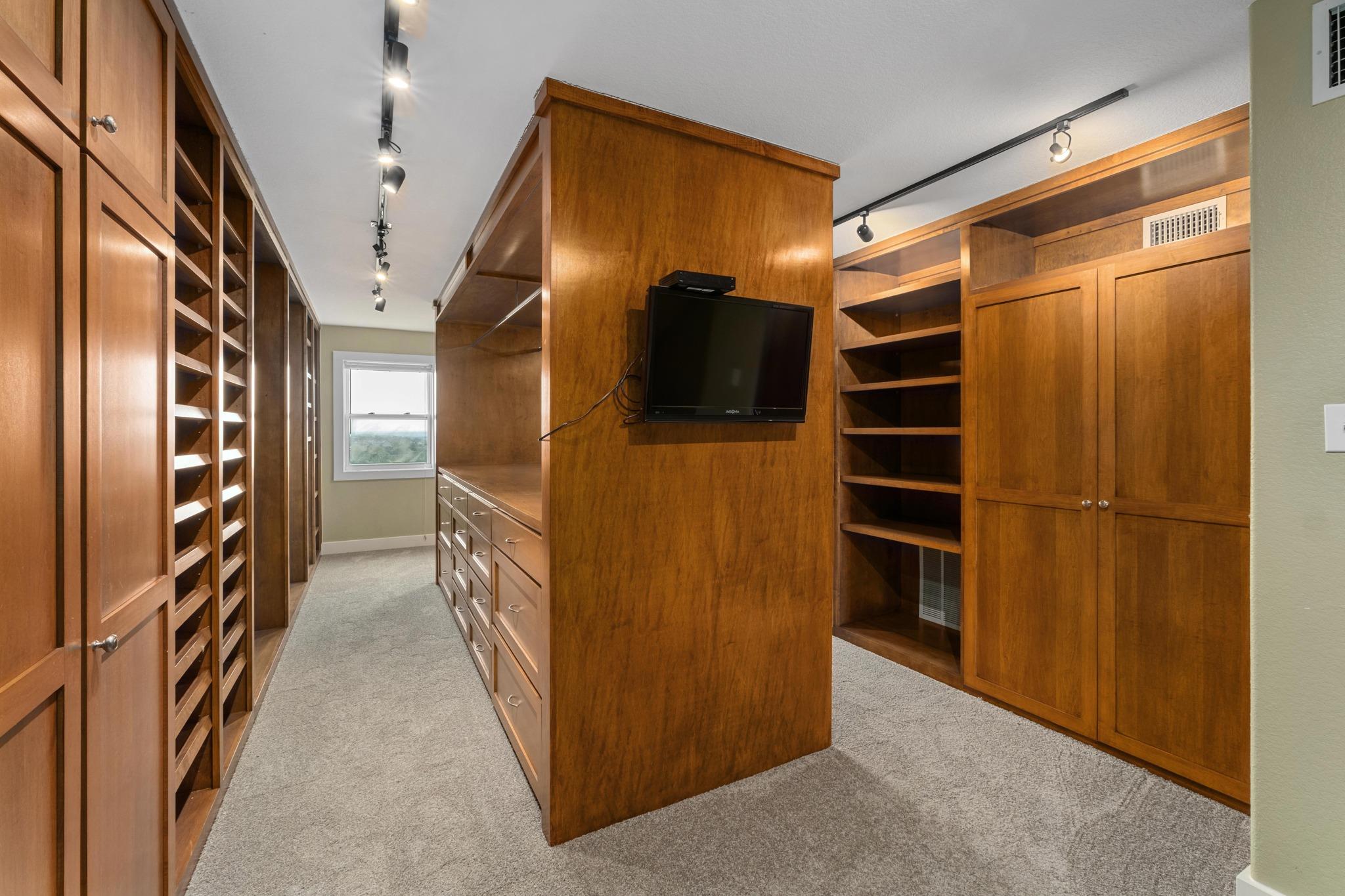 104 S Weston Ln, Austin, TX 78733