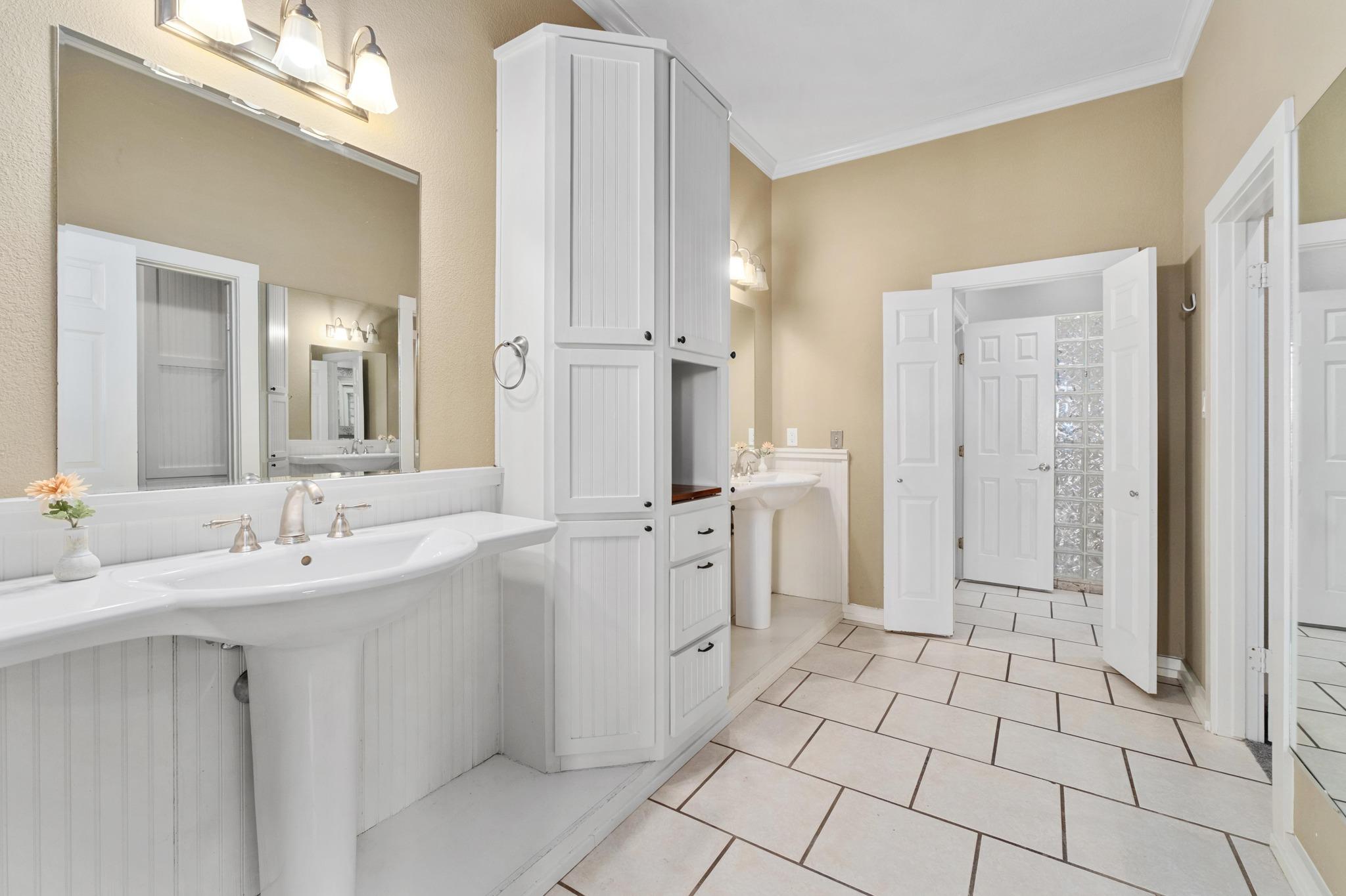 104 S Weston Ln, Austin, TX 78733