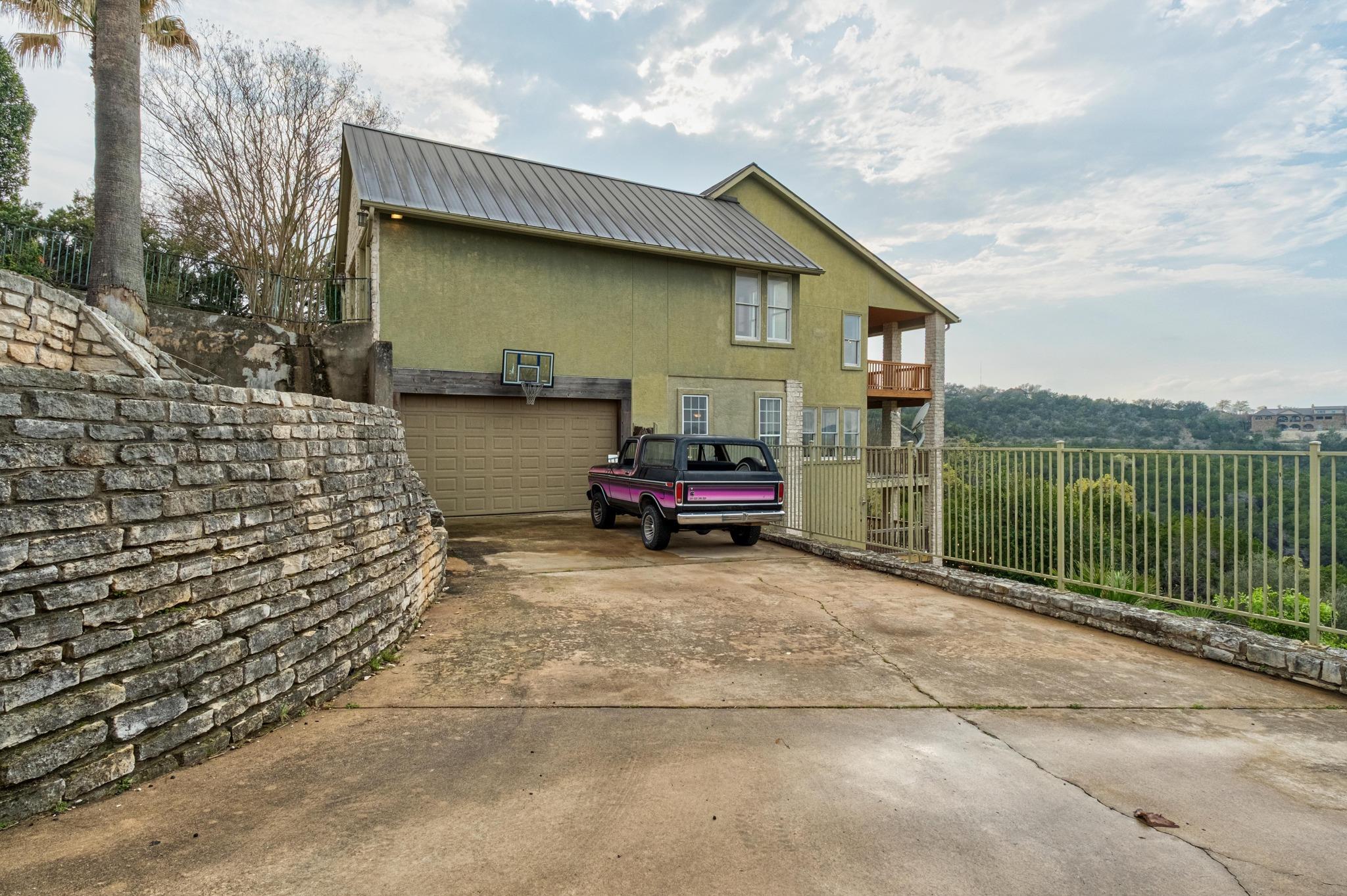 104 S Weston Ln, Austin, TX 78733