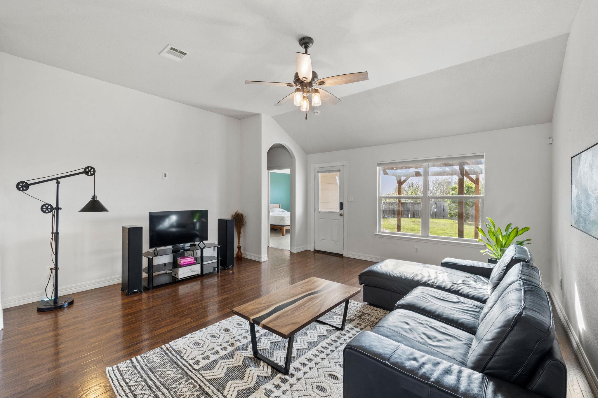 482 Travertine Trl, Buda, TX 78610