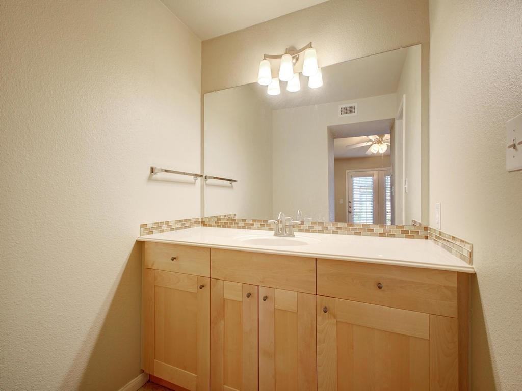 7685 Northcross Dr # 208, Austin, TX 78757