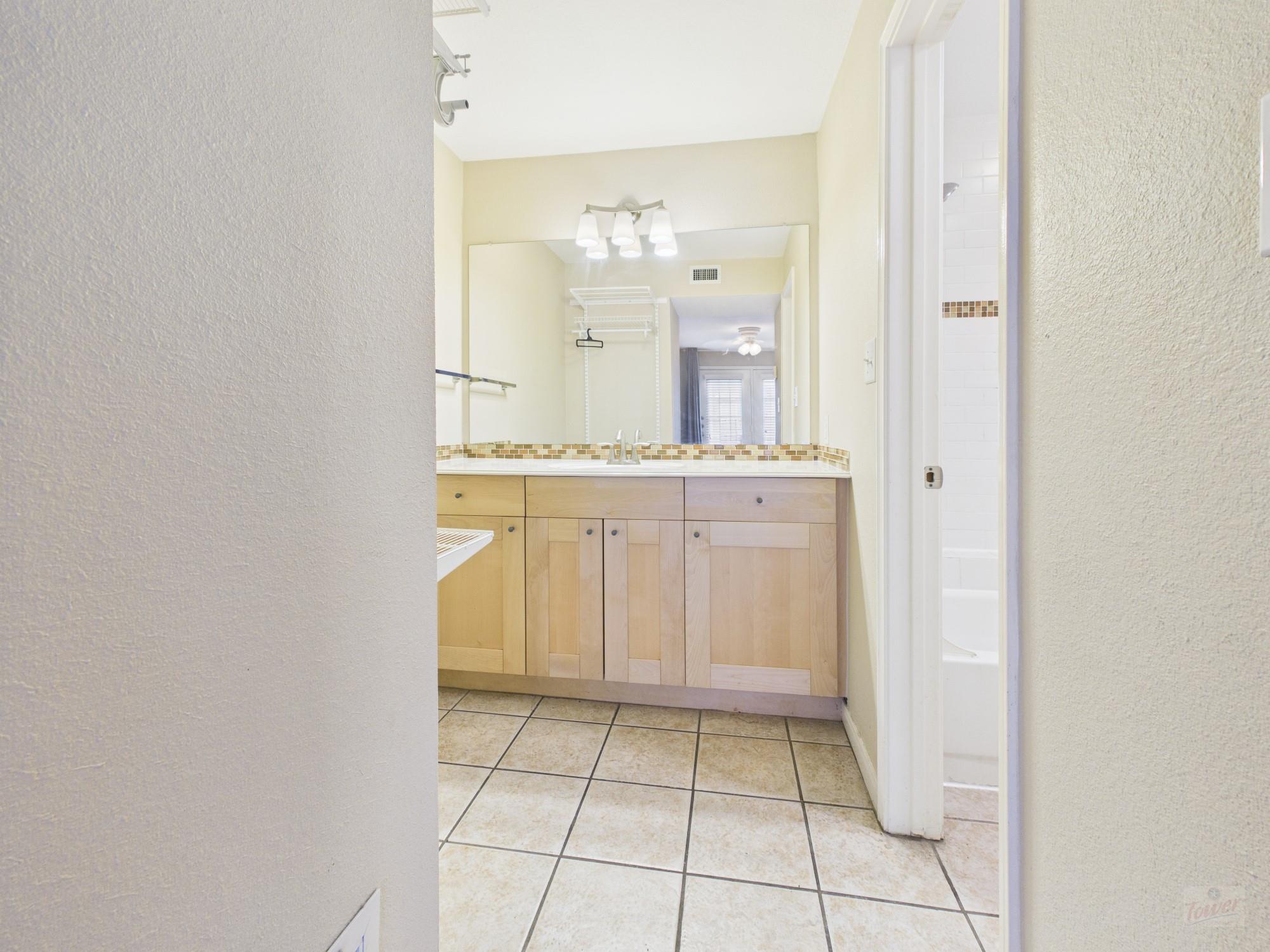 7685 Northcross Dr # 208, Austin, TX 78757