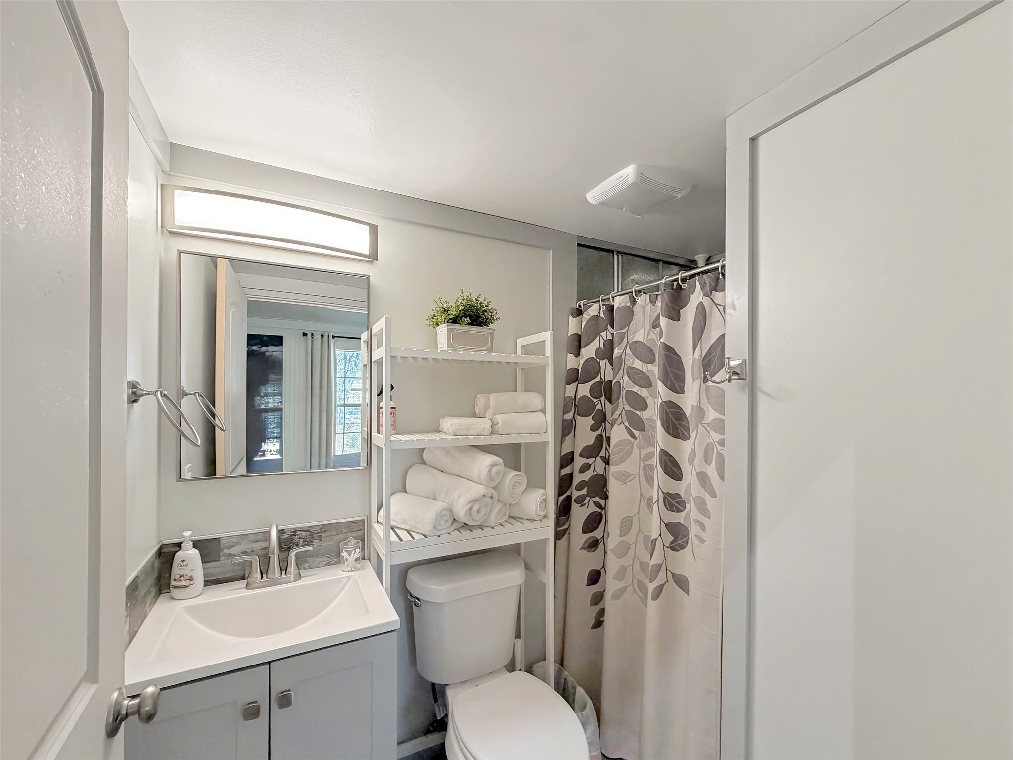 1660 and 1648 Westview Court Dr, Canyon Lake, TX 78133