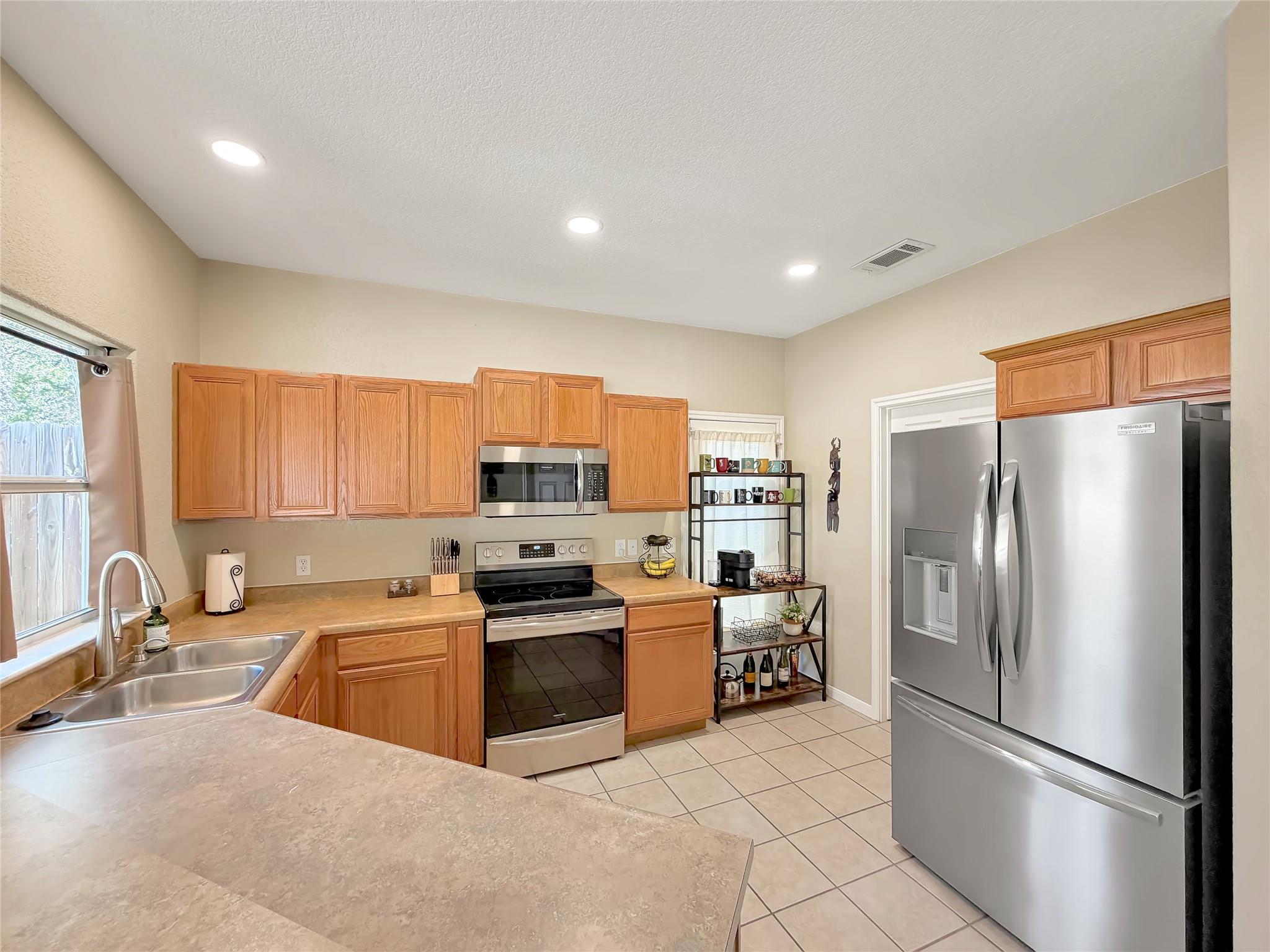 1660 and 1648 Westview Court Dr, Canyon Lake, TX 78133