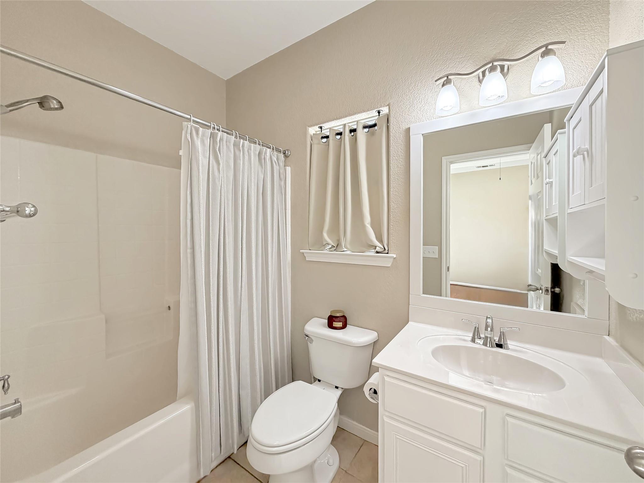 1660 and 1648 Westview Court Dr, Canyon Lake, TX 78133