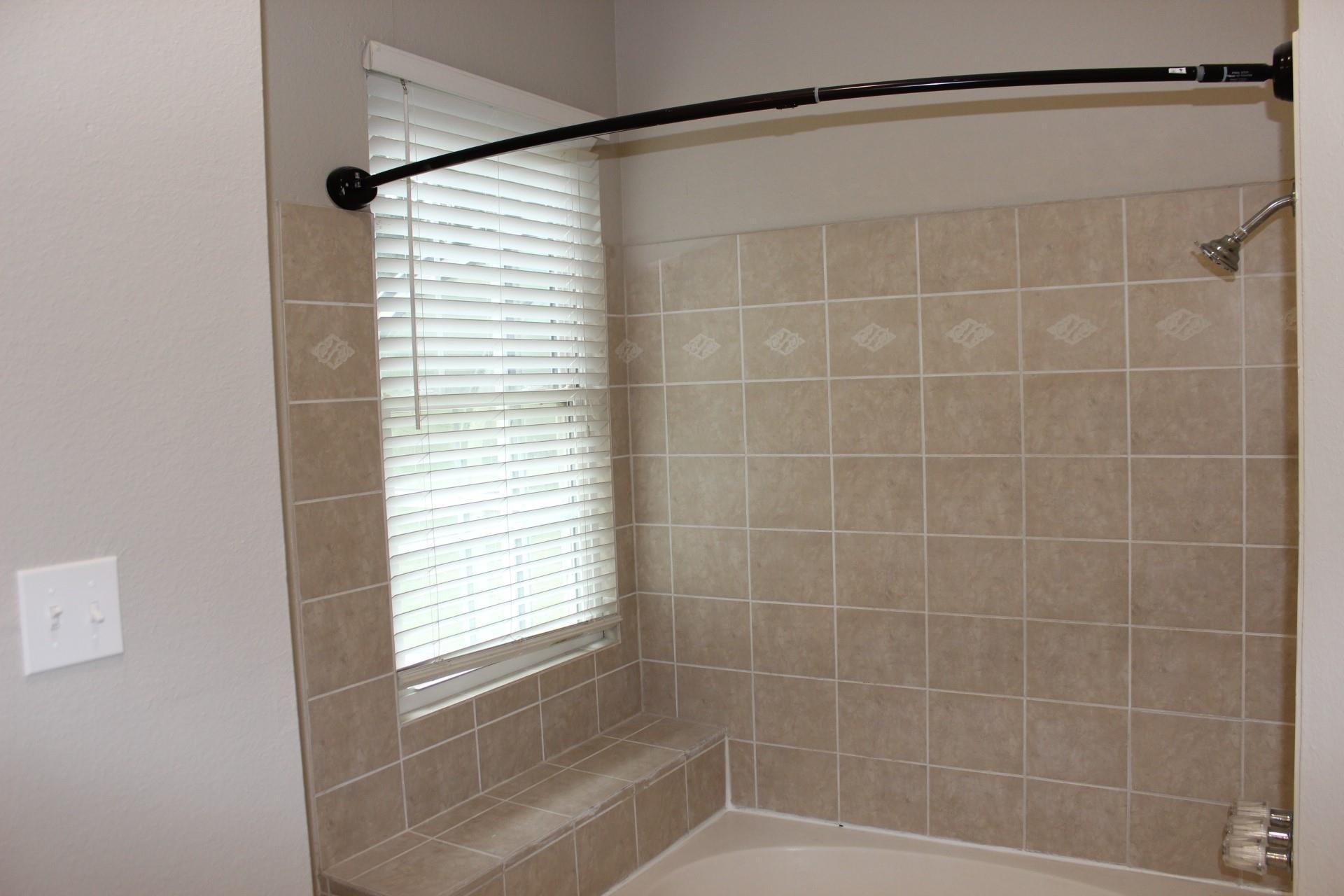 2208 Quiet Wood Dr, Austin, TX 78728