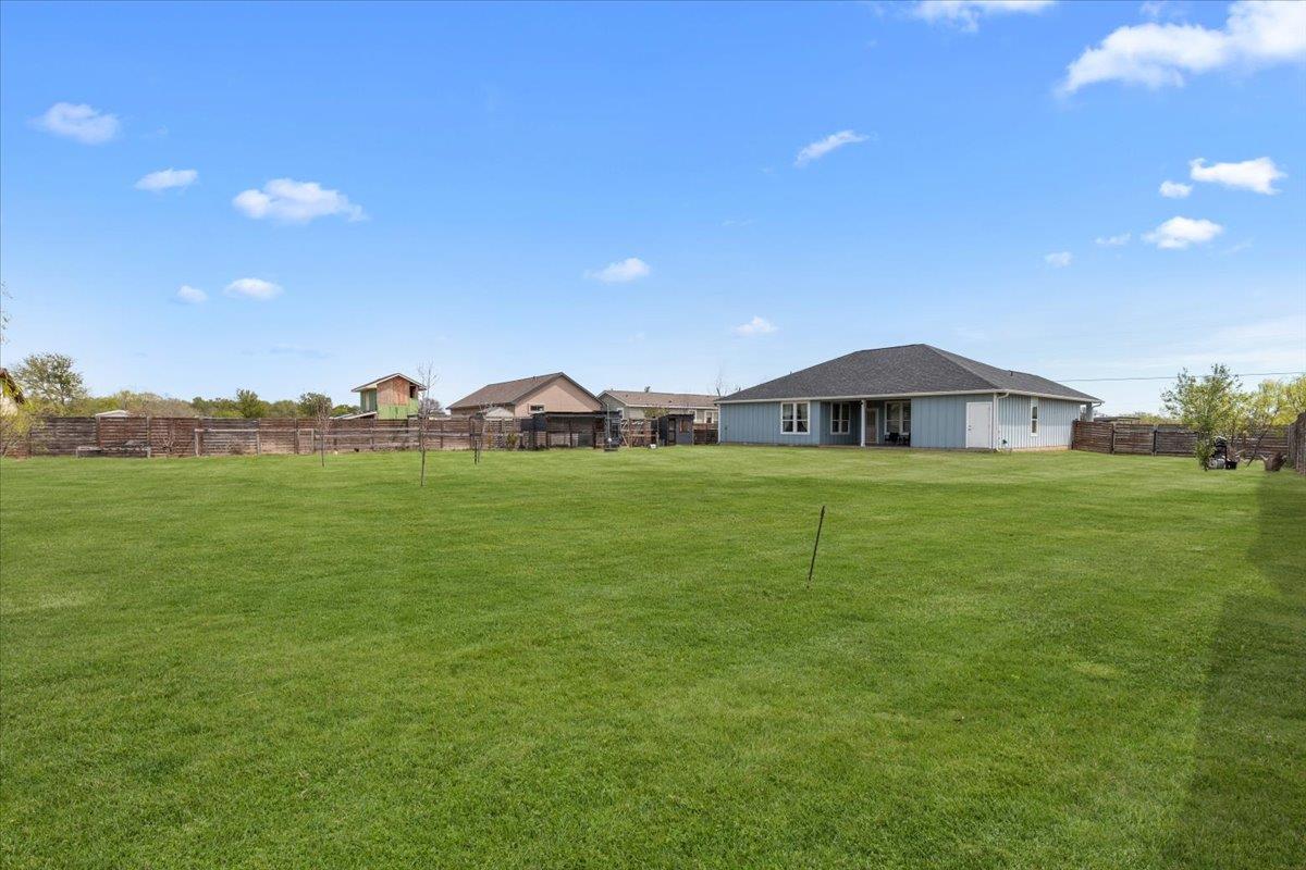 130 Coyote Ridge Dr, Cedar Creek, TX 78612