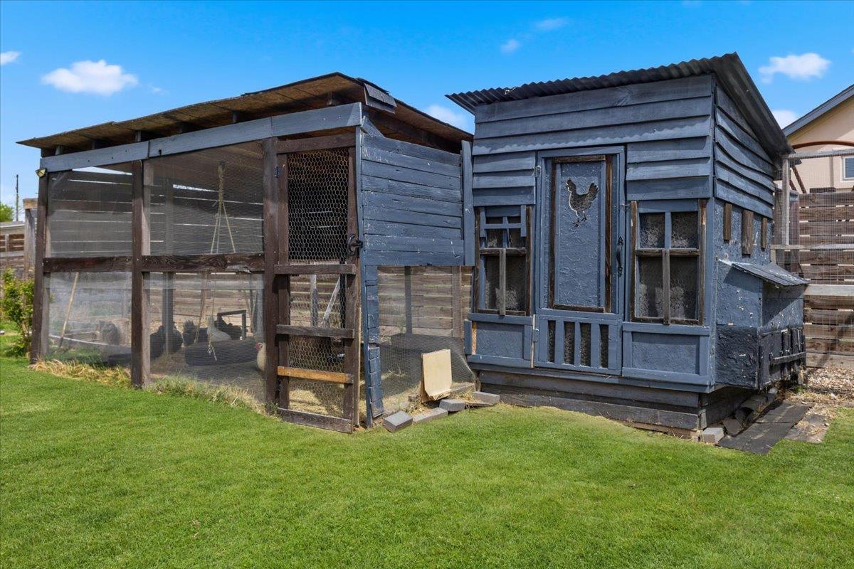 130 Coyote Ridge Dr, Cedar Creek, TX 78612