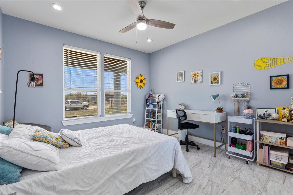 130 Coyote Ridge Dr, Cedar Creek, TX 78612